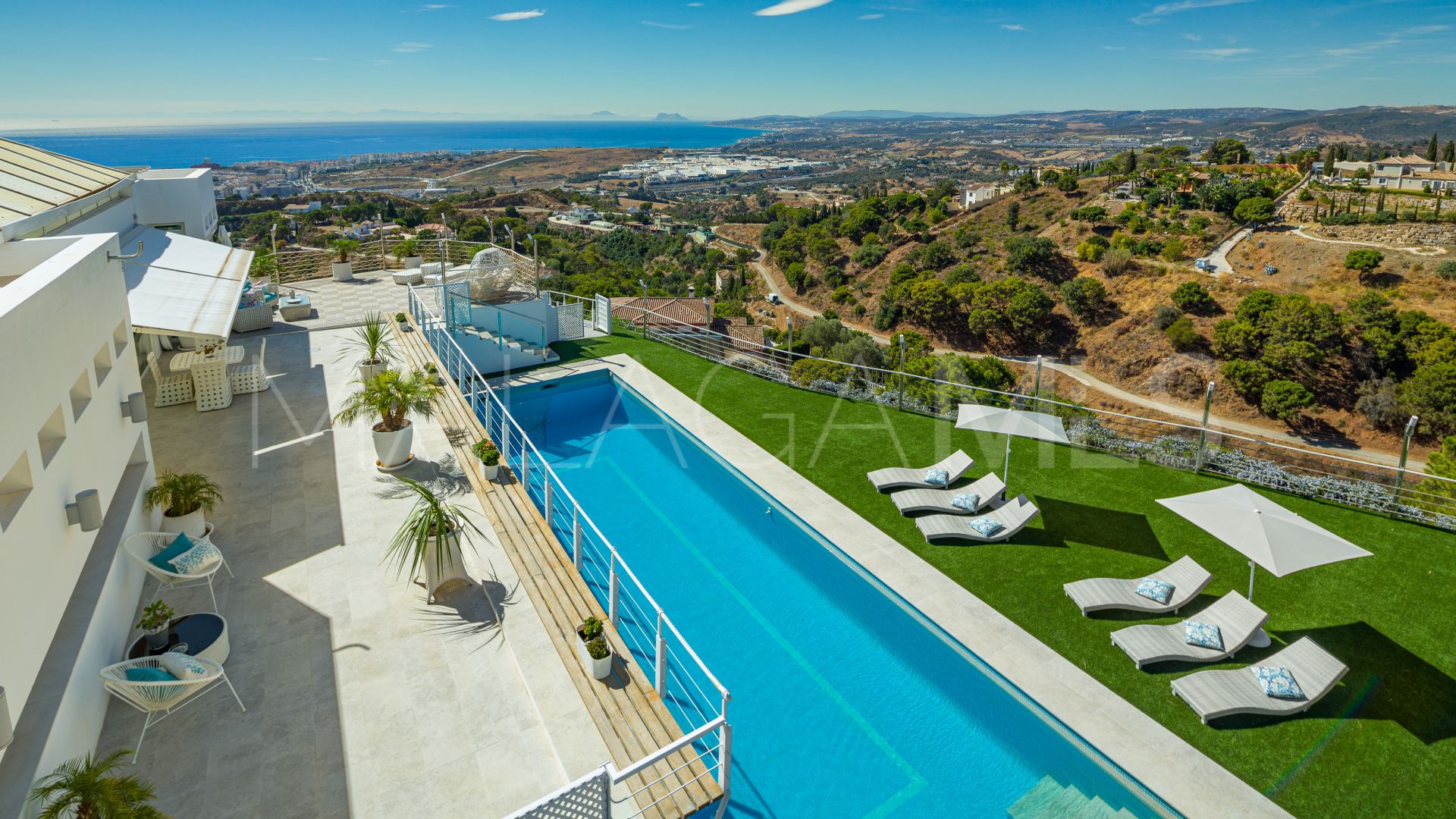 Villa for sale in Estepona