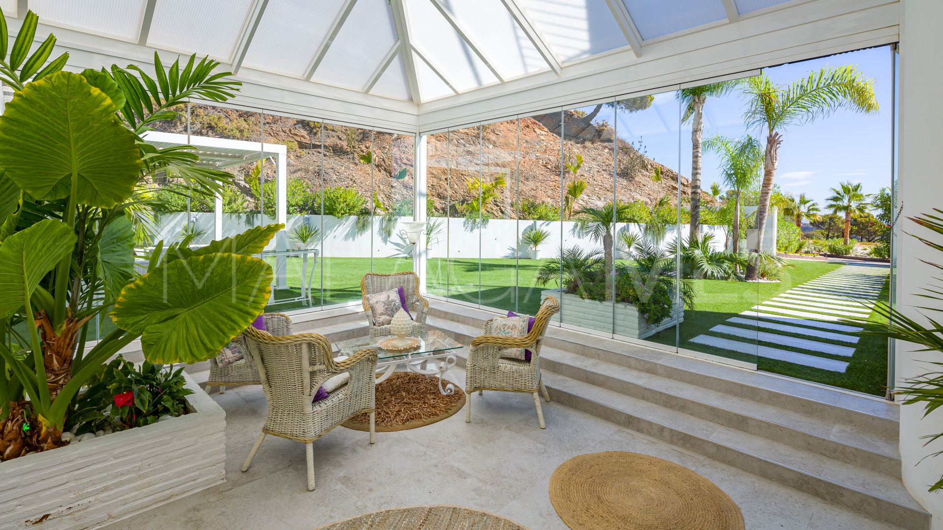 Villa for sale in Estepona