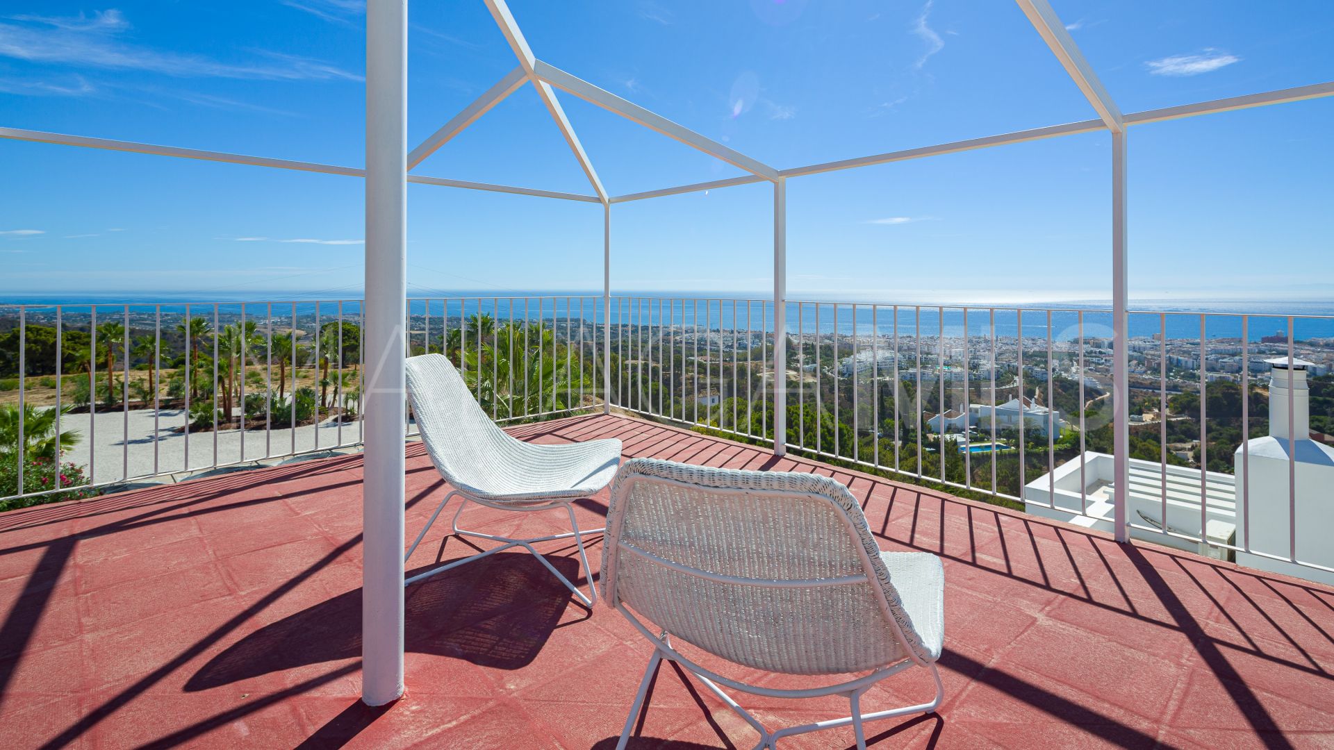 Villa for sale in Estepona