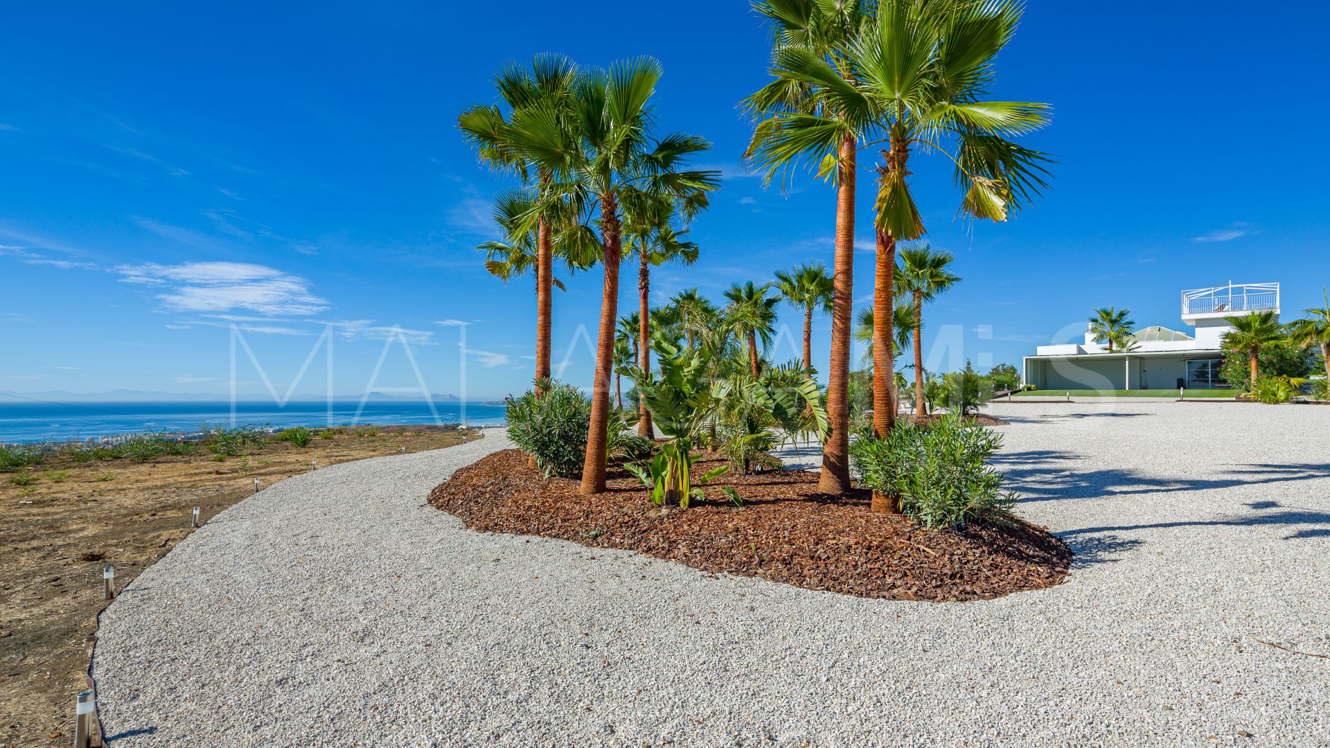 Villa for sale in Estepona