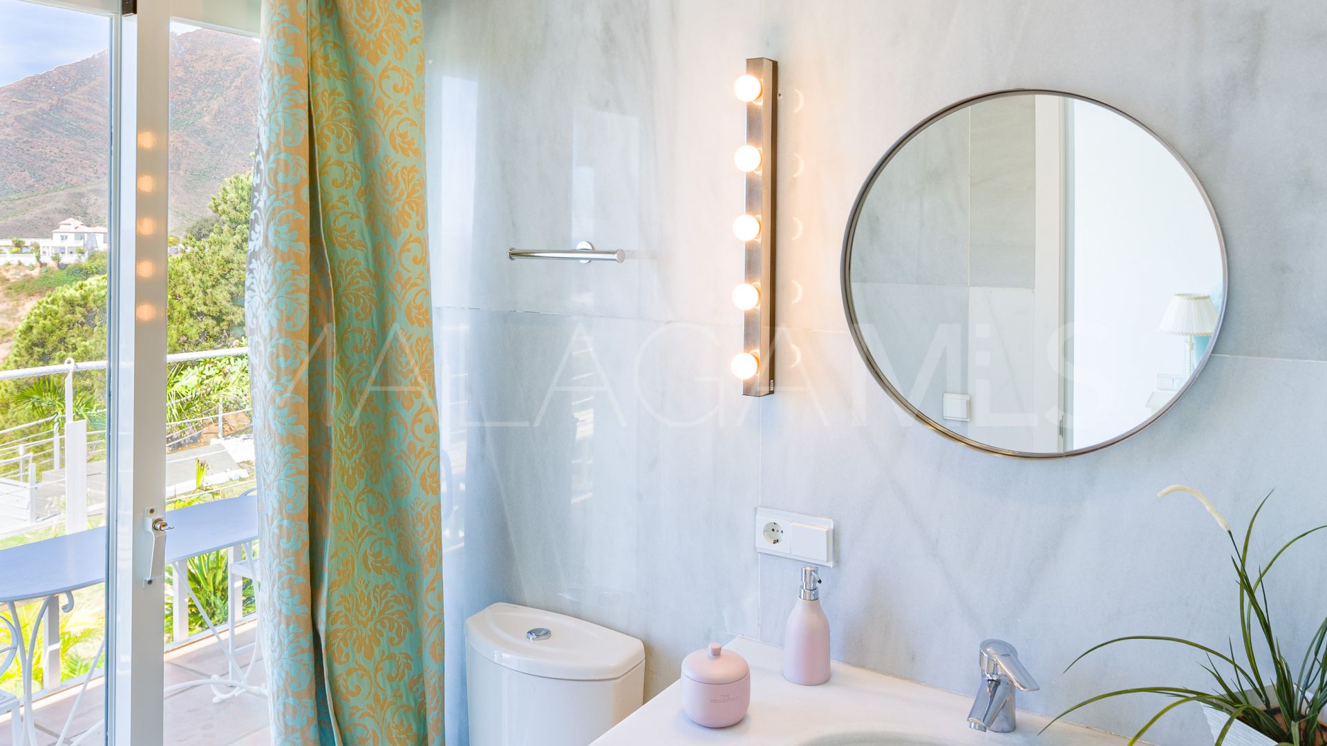 Villa for sale in Estepona