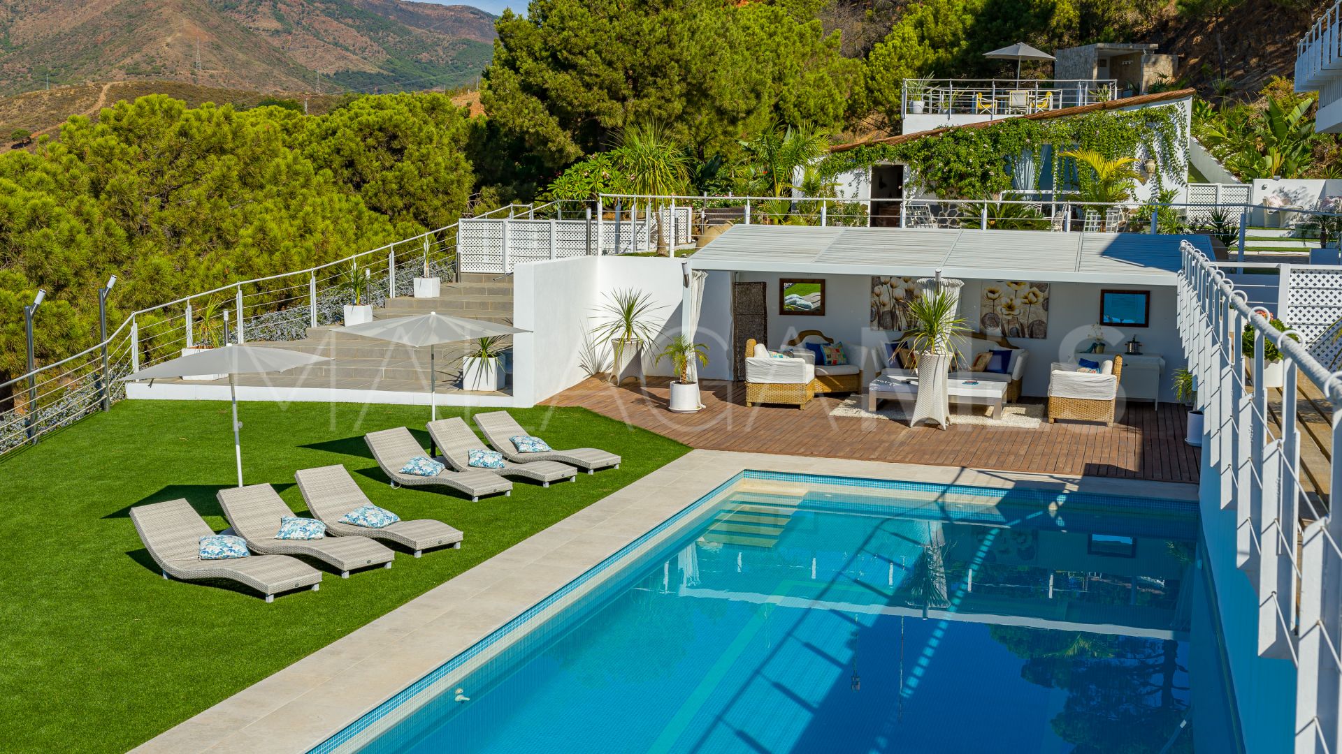 Villa for sale in Estepona