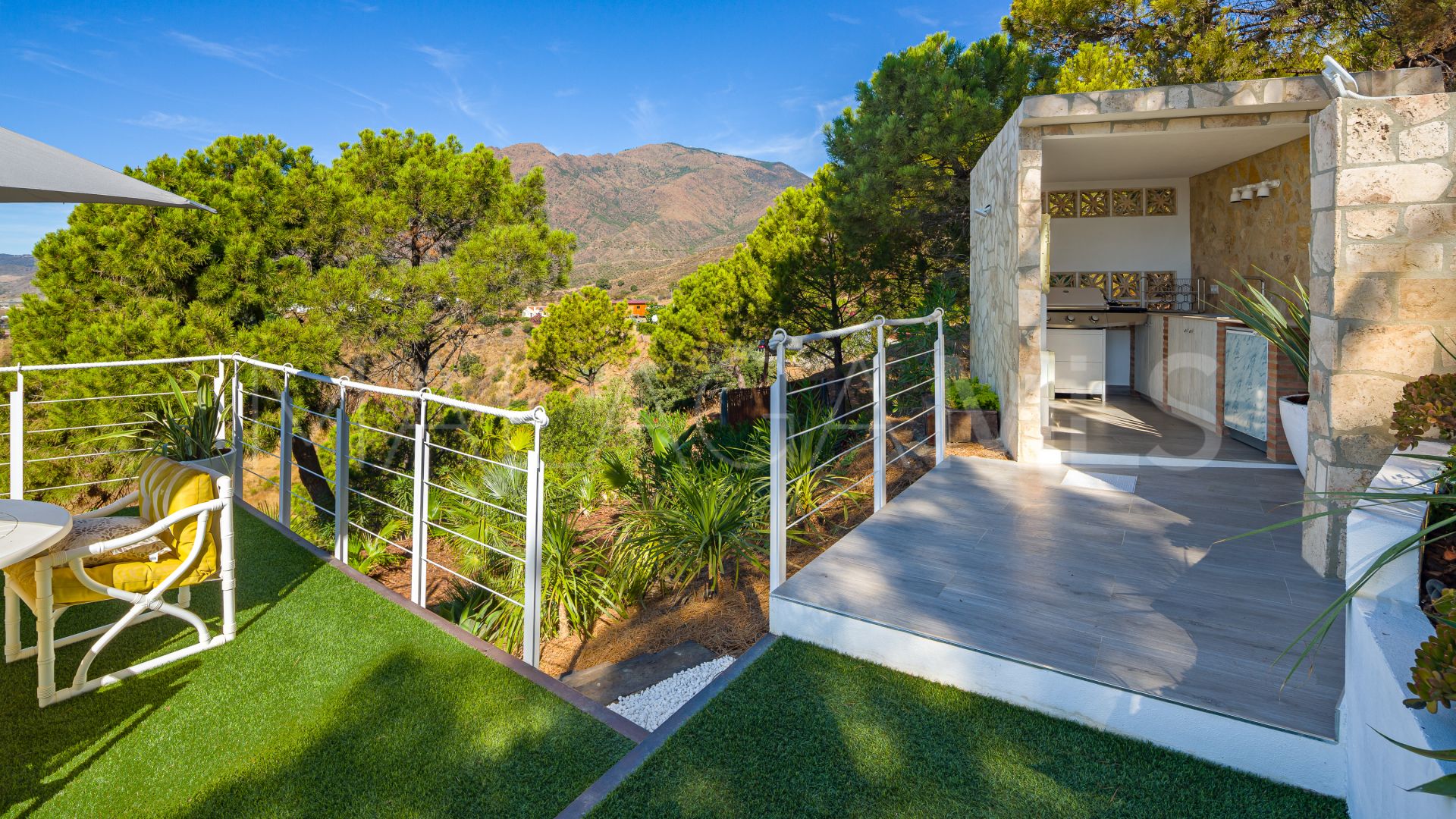 Villa for sale in Estepona