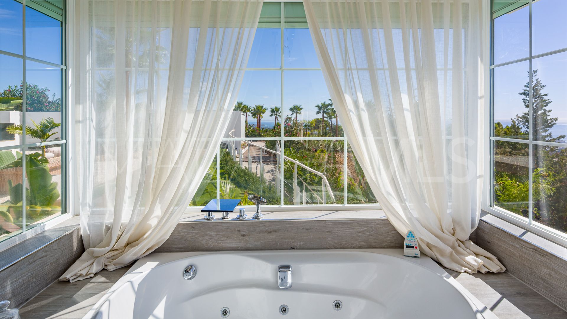 Villa for sale in Estepona