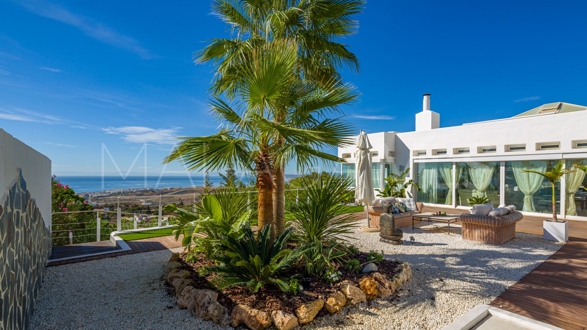 Villa for sale in Estepona