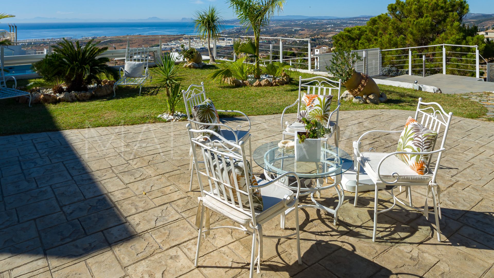 Villa for sale in Estepona