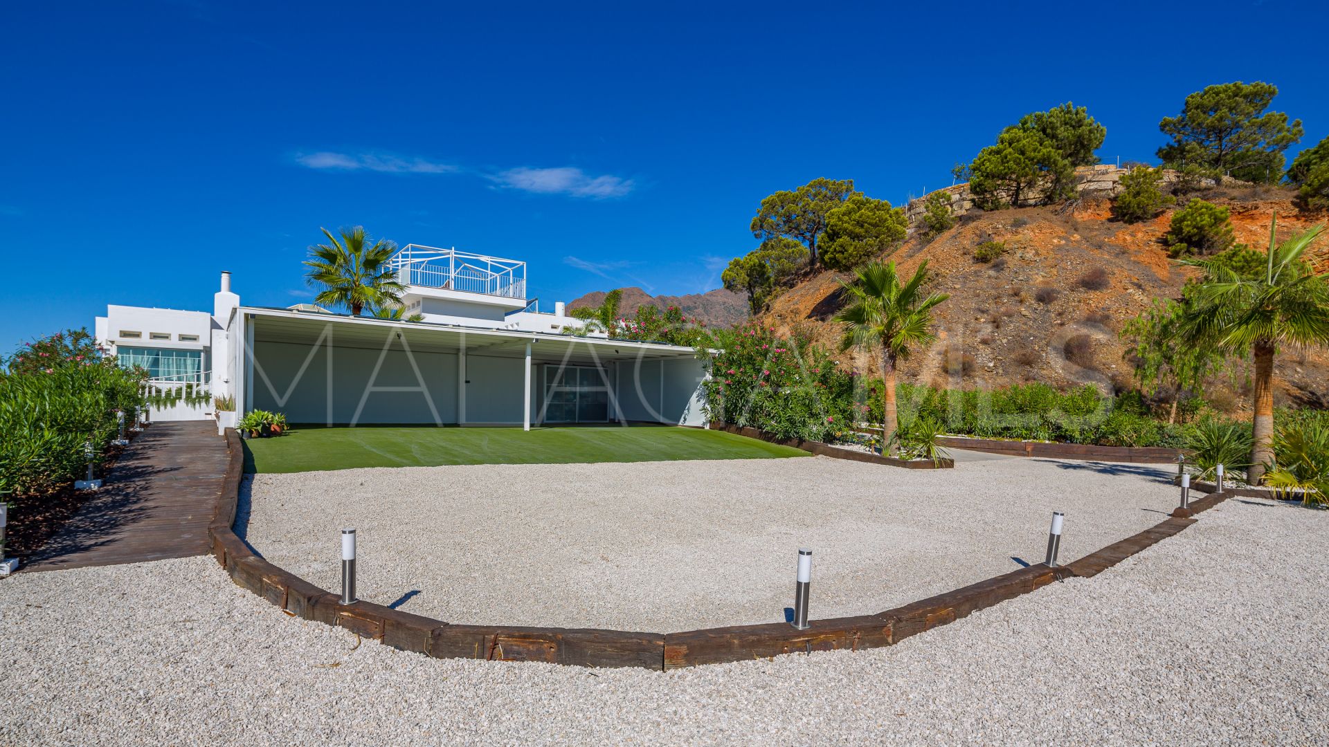 Villa for sale in Estepona