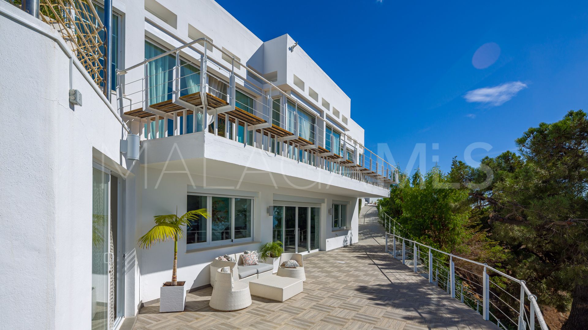 Villa for sale in Estepona