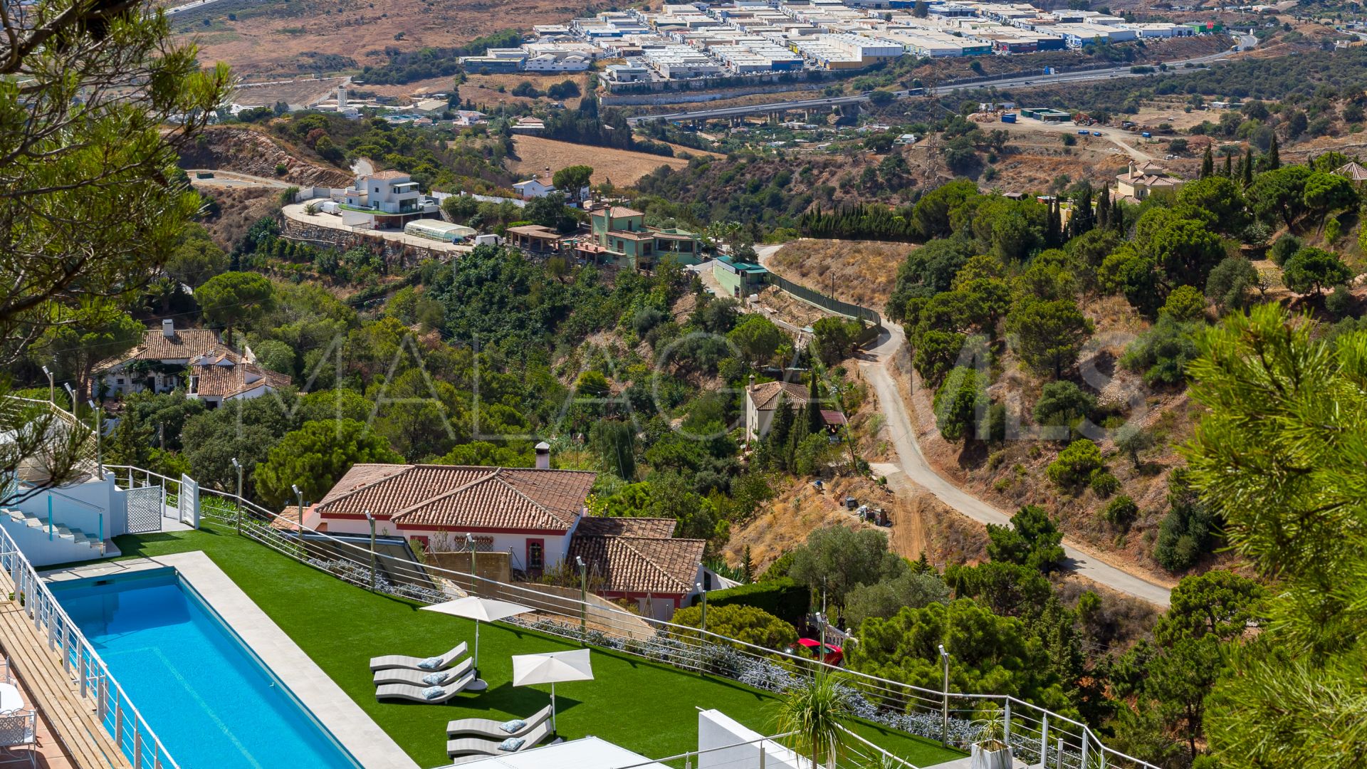 Villa for sale in Estepona