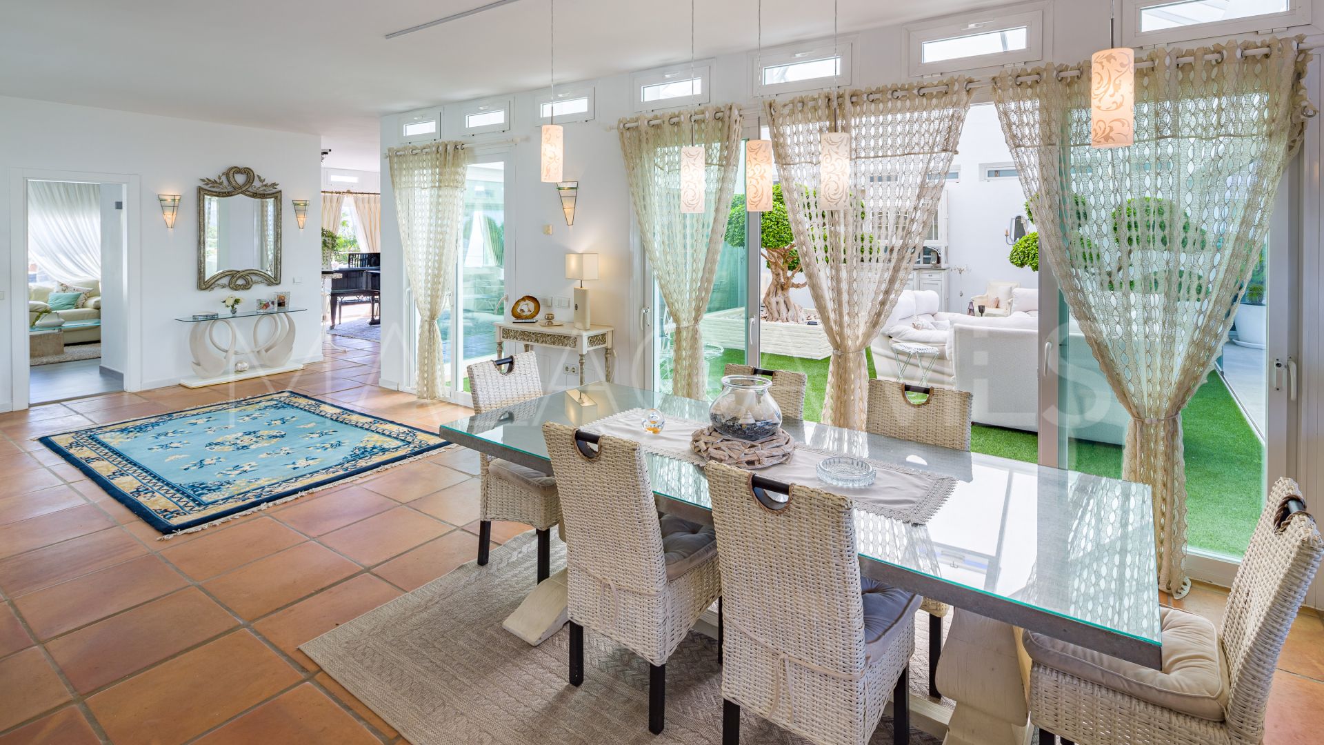 Villa for sale in Estepona