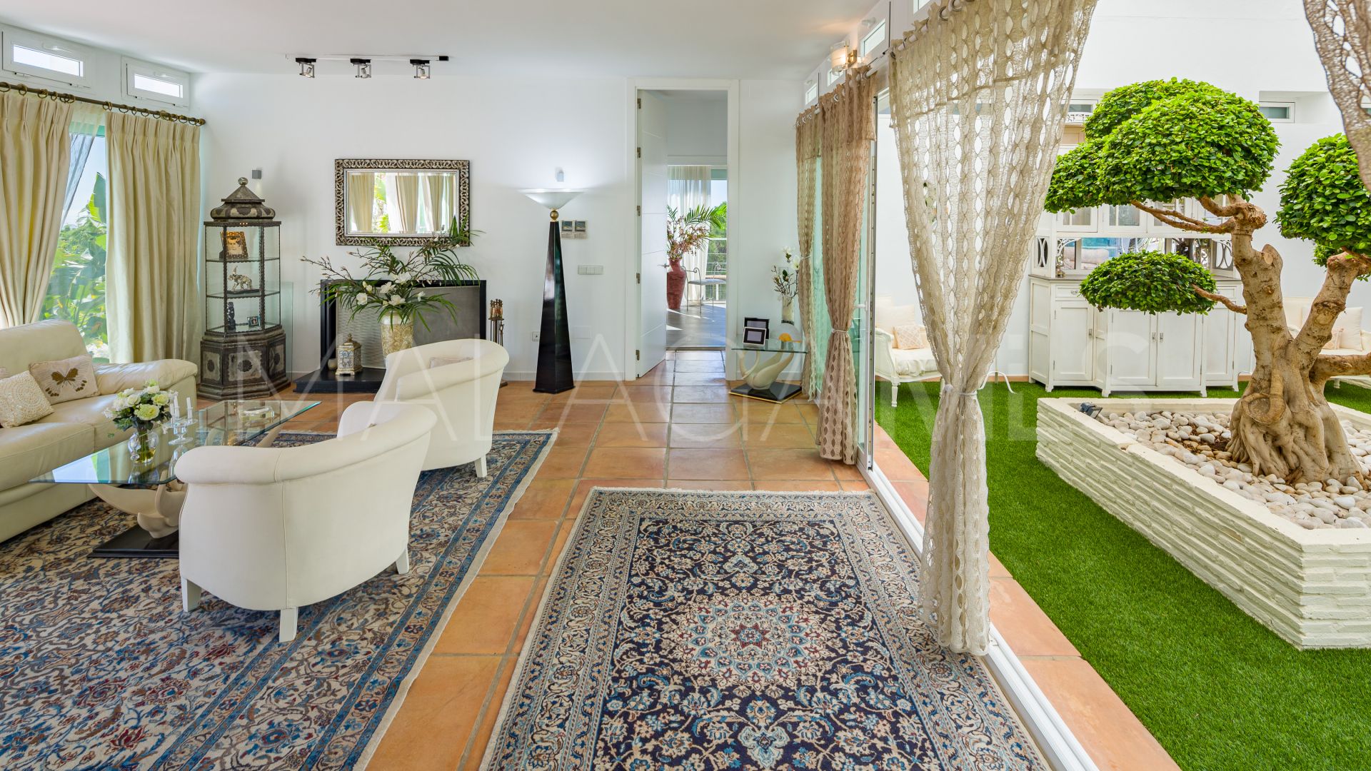 Villa for sale in Estepona