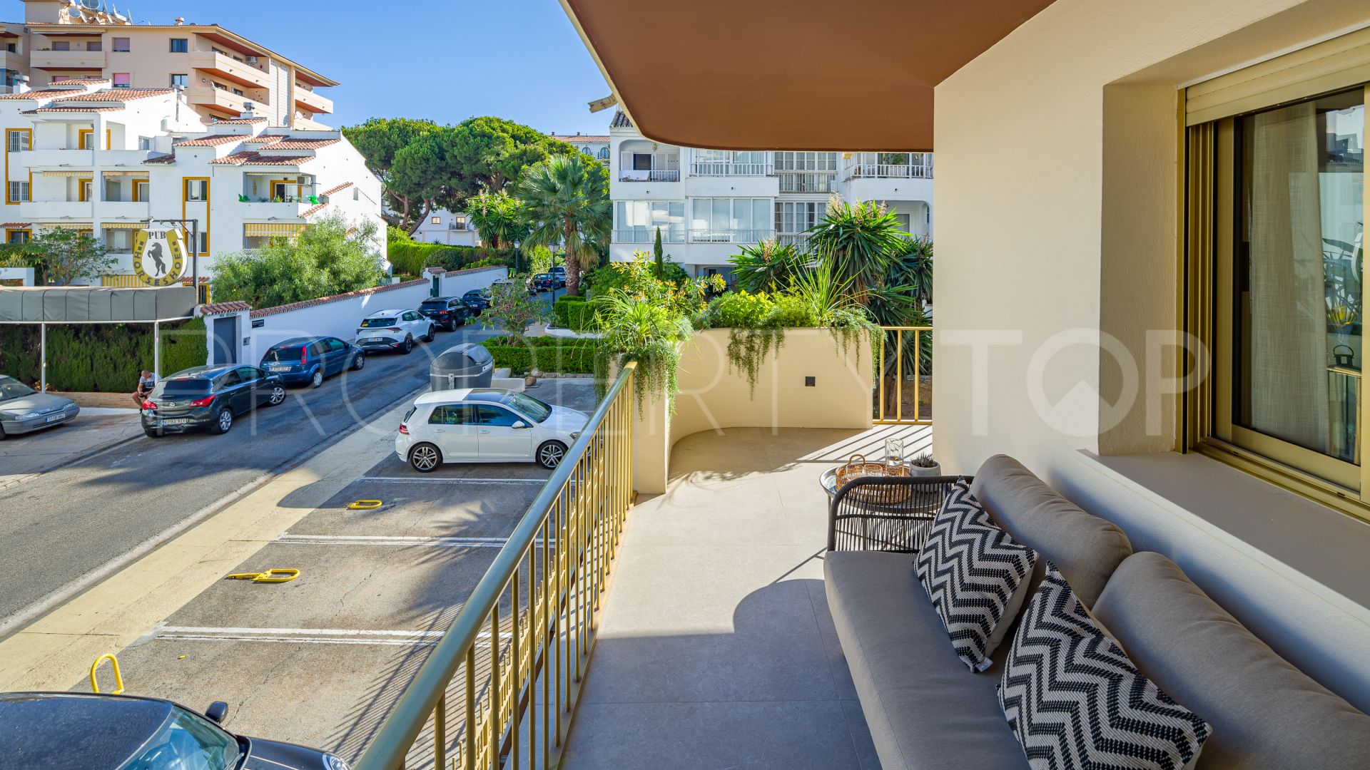 Nueva Andalucia 2 bedrooms apartment for sale