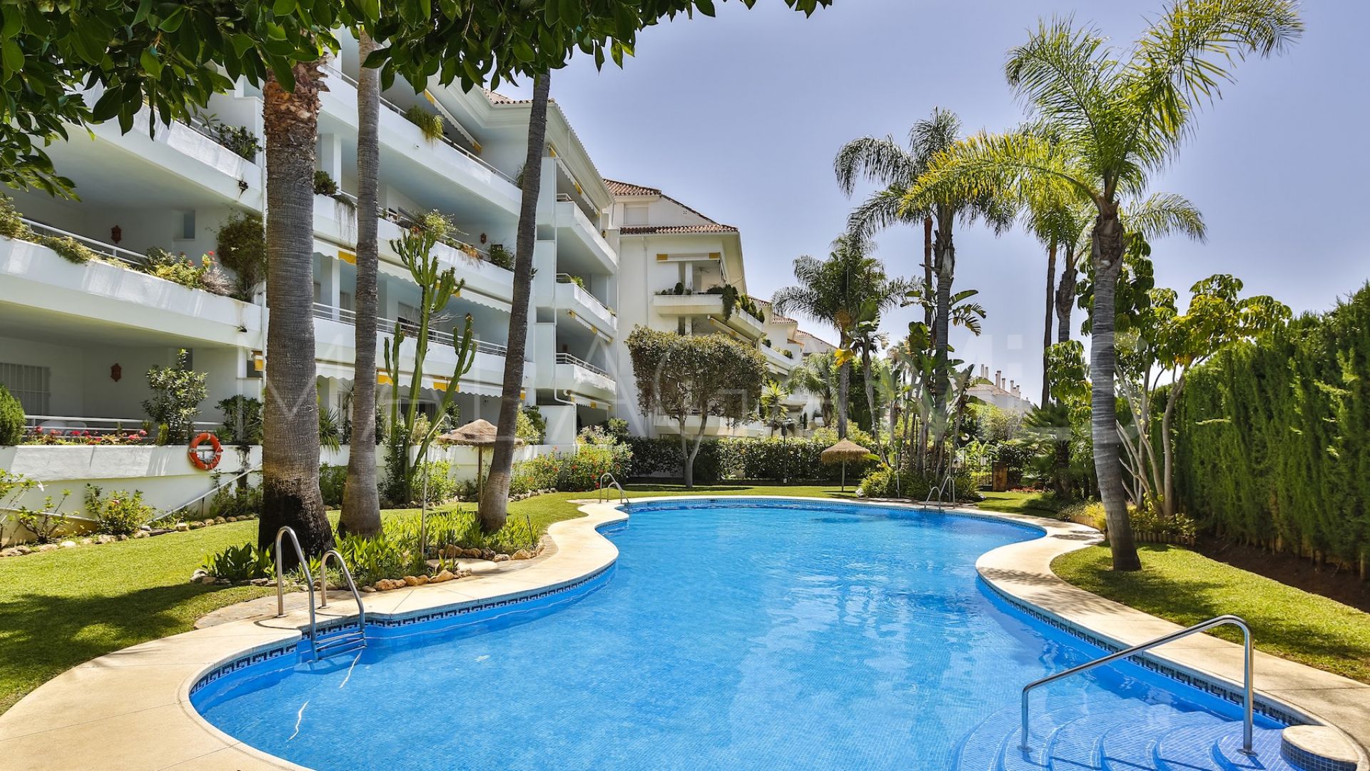 For sale apartment in Guadalmina Baja