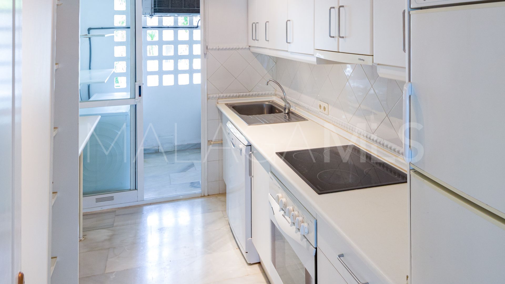 Apartamento a la venta in Guadalmina Baja