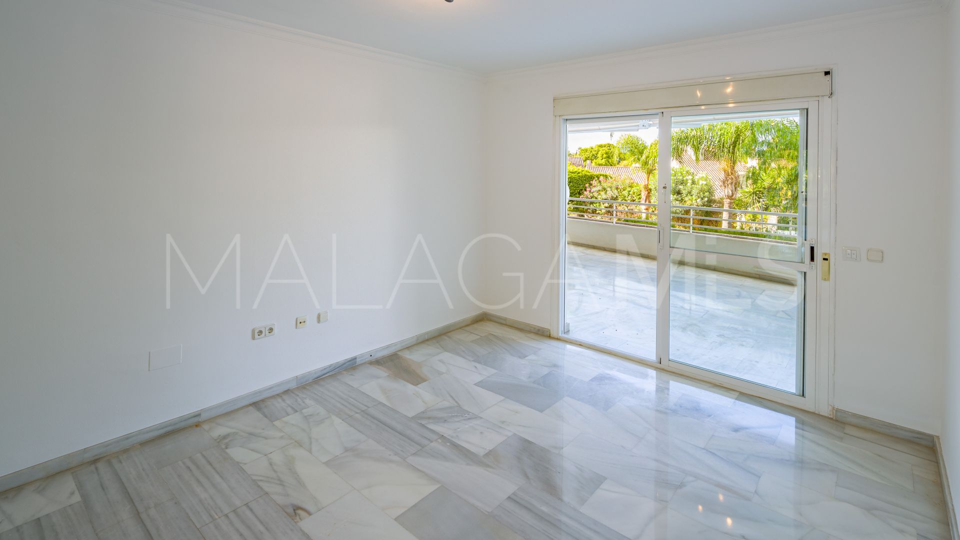 For sale apartment in Guadalmina Baja