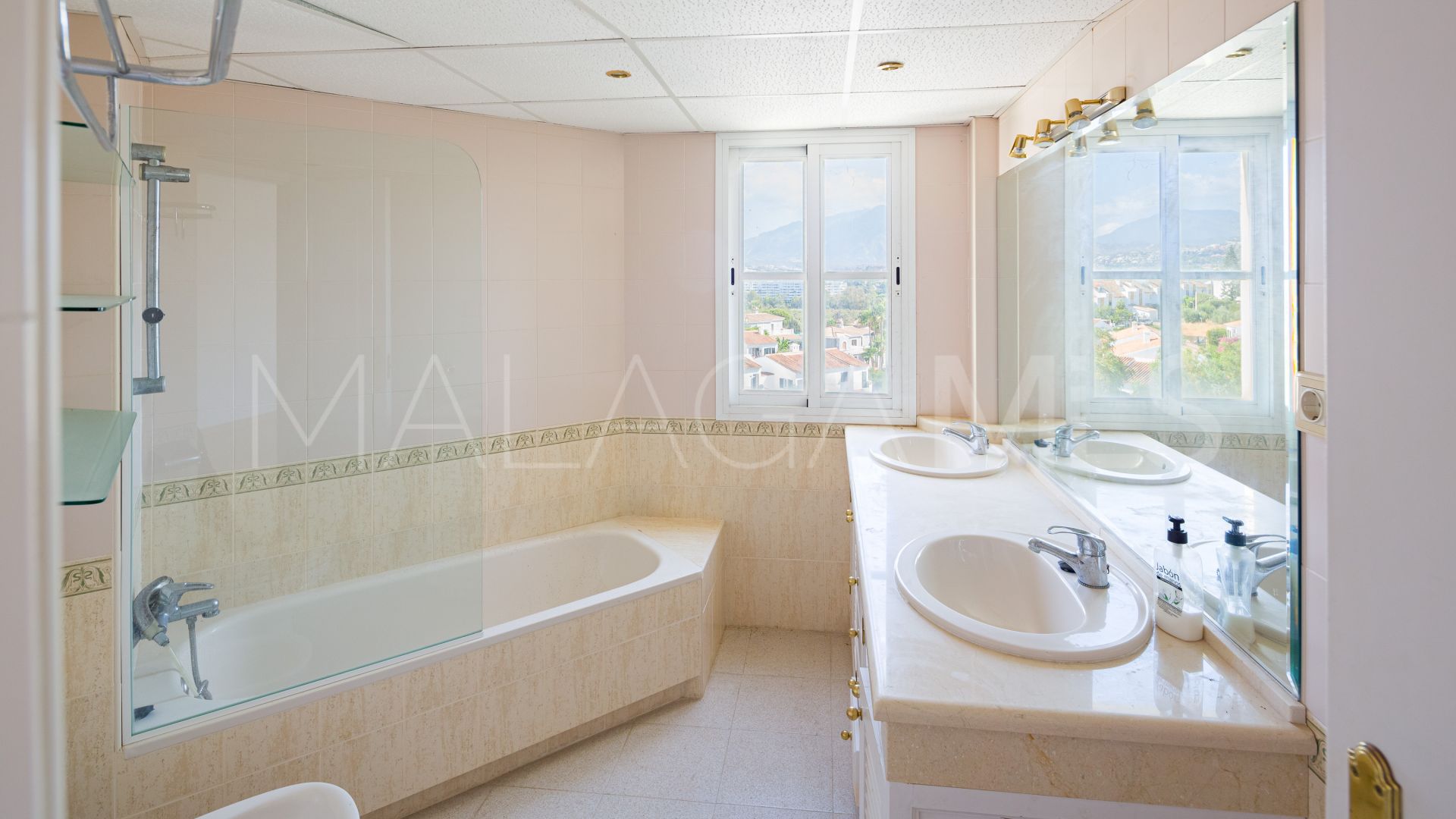 Zweistöckiges penthouse for sale in Monte Biarritz