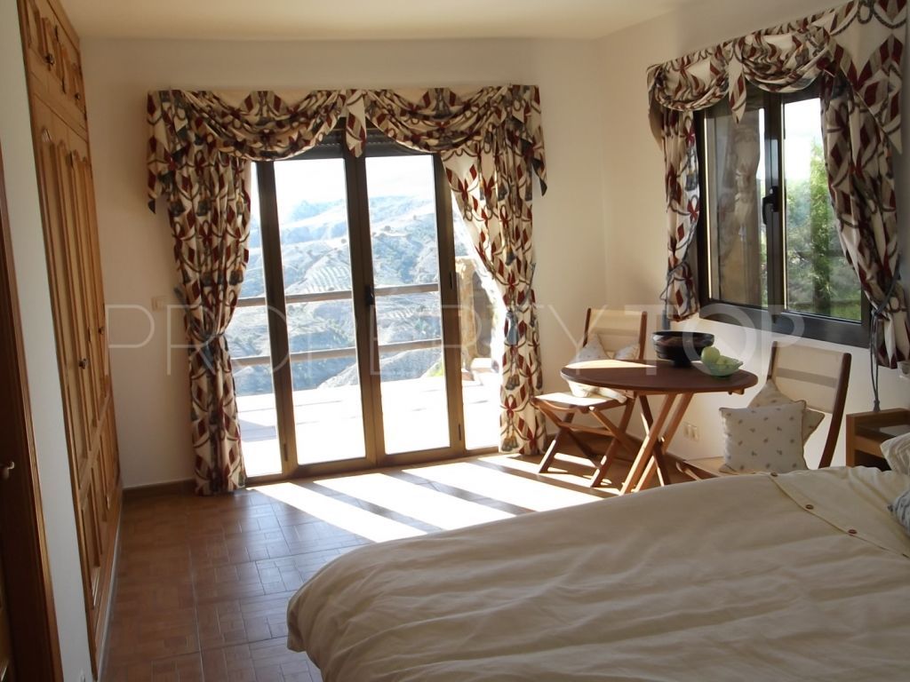 Granada, finca con 4 dormitorios en venta