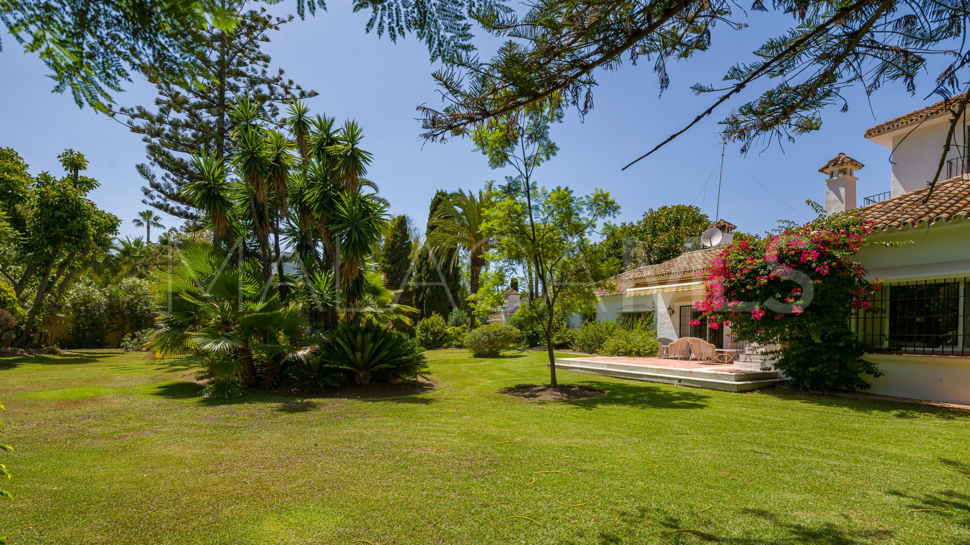 Villa for sale in Guadalmina Baja
