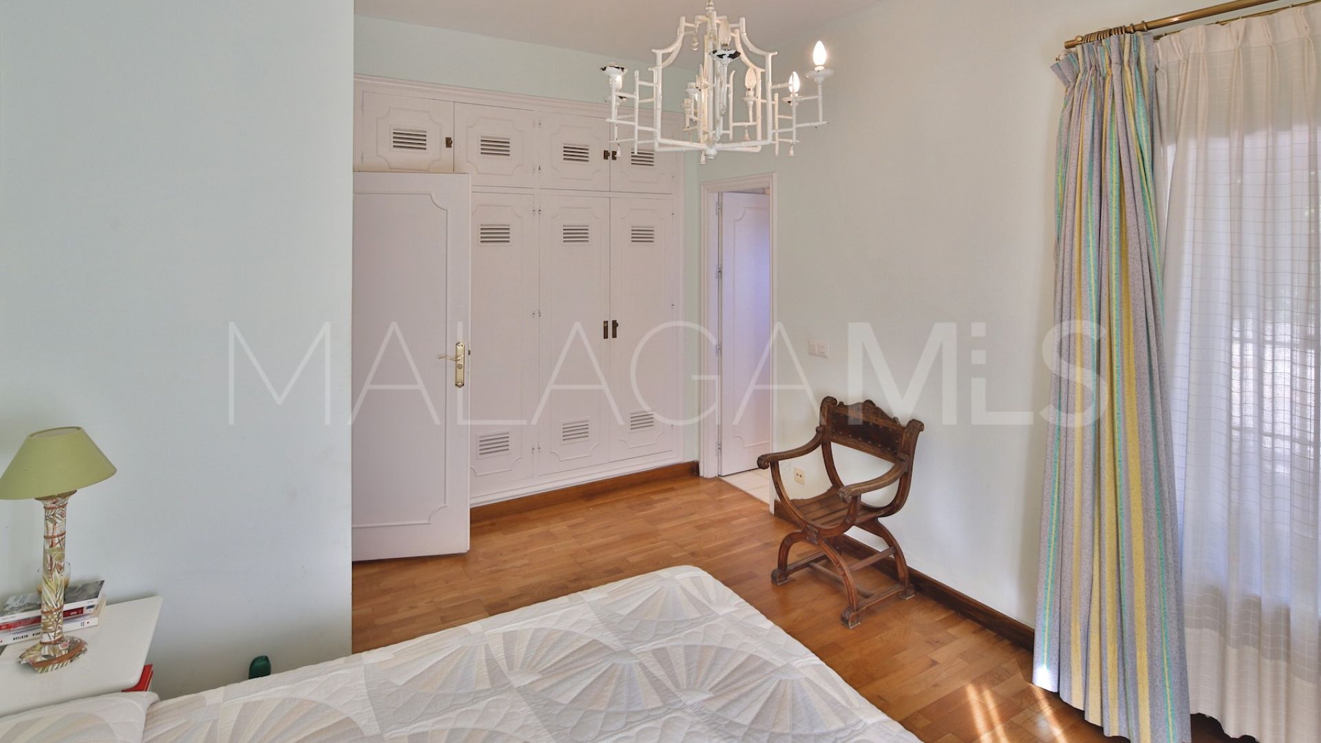 Villa for sale in Guadalmina Baja