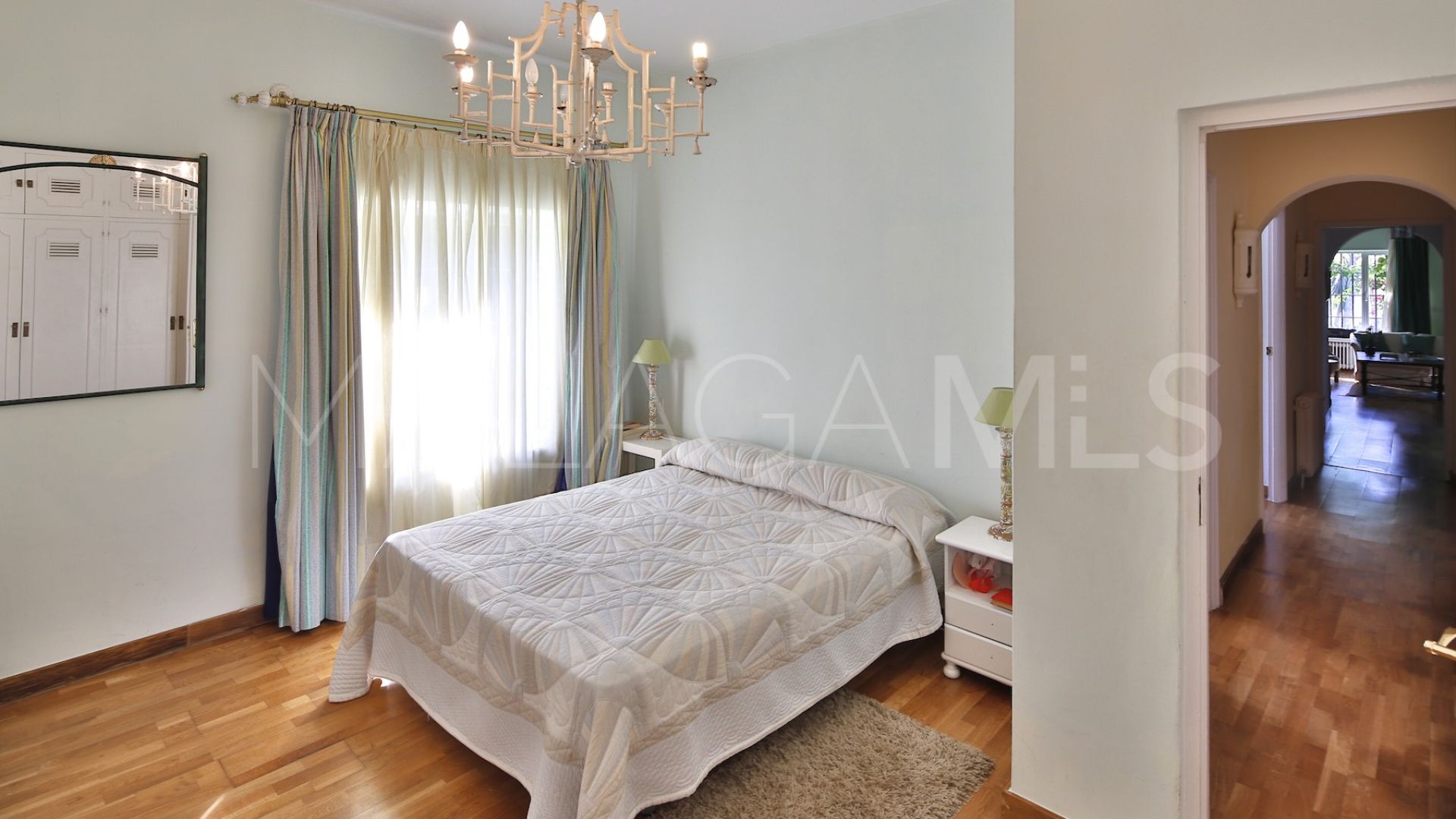 Villa for sale in Guadalmina Baja