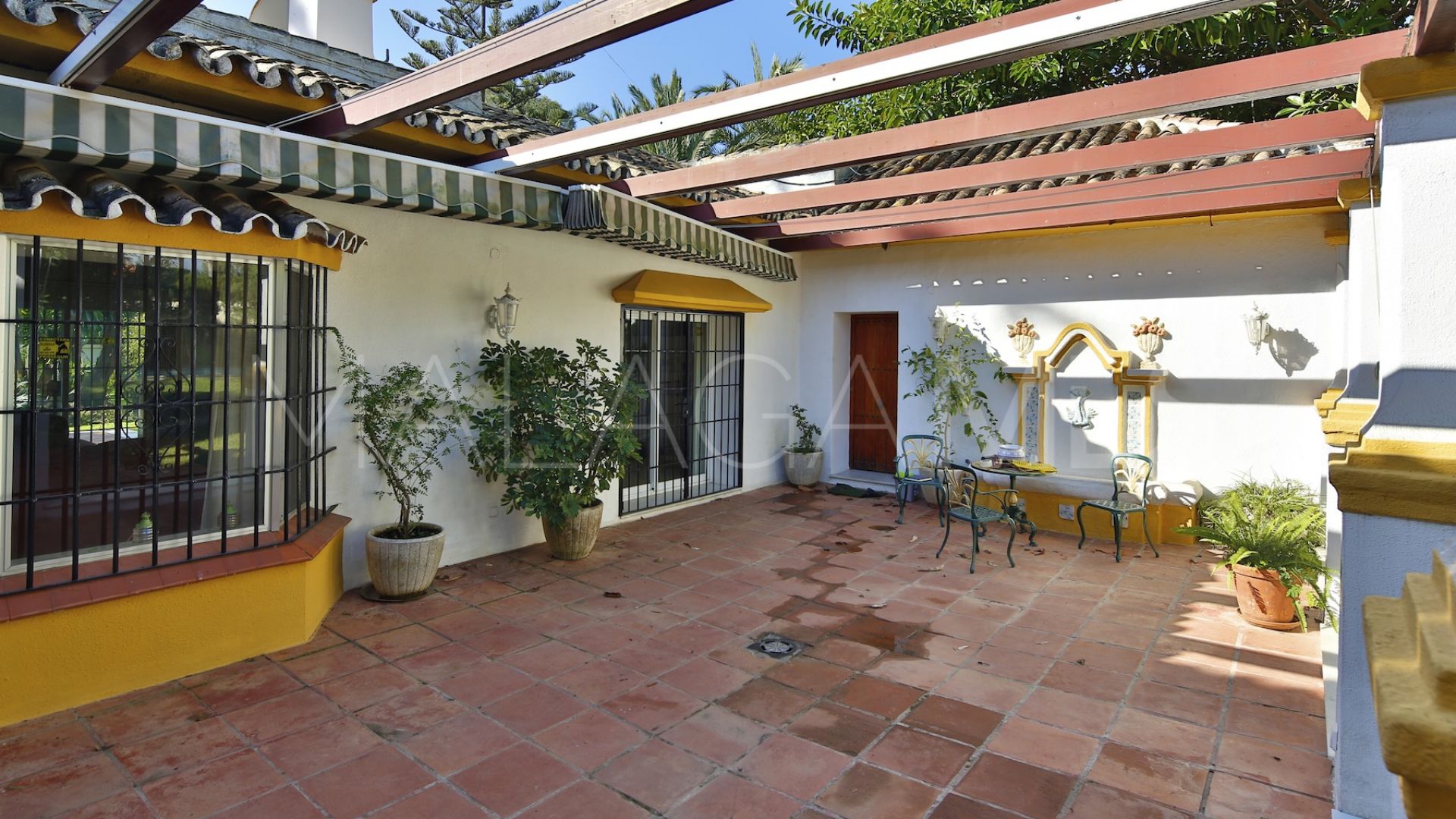 Villa for sale in Guadalmina Baja