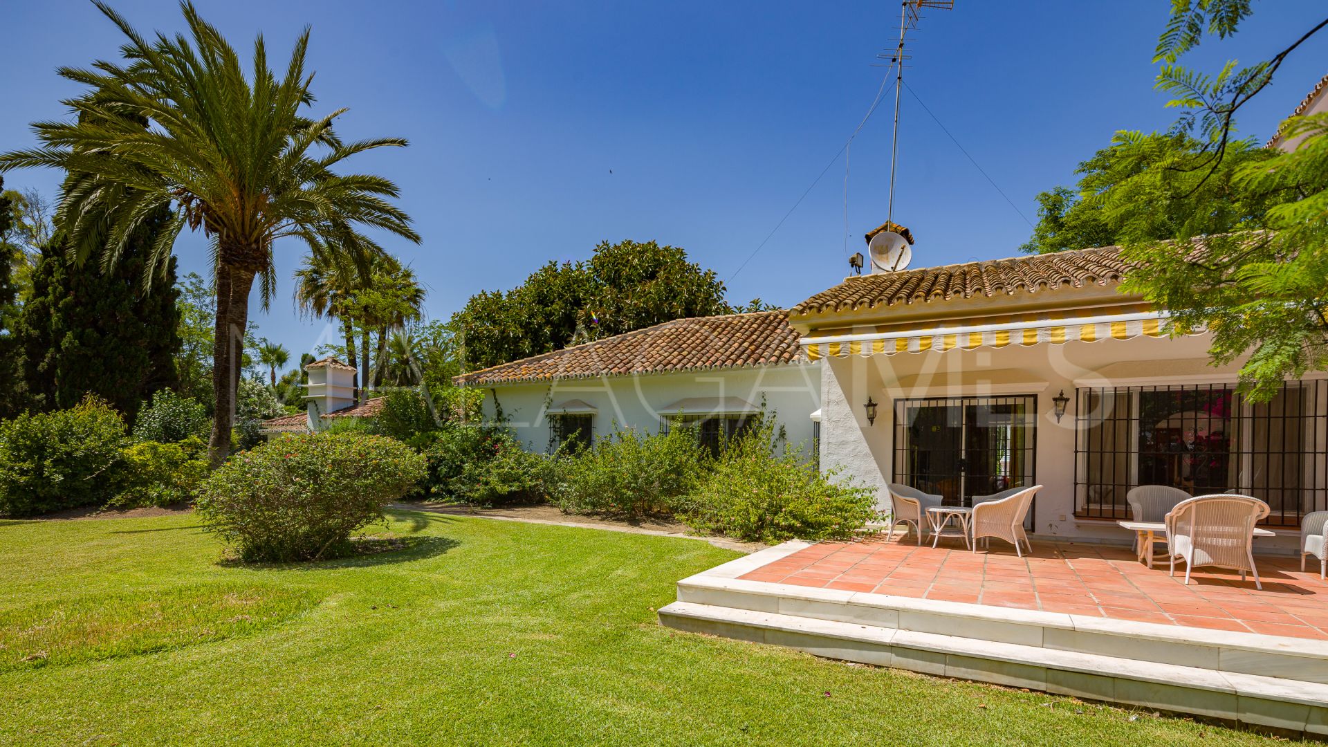 Villa for sale in Guadalmina Baja