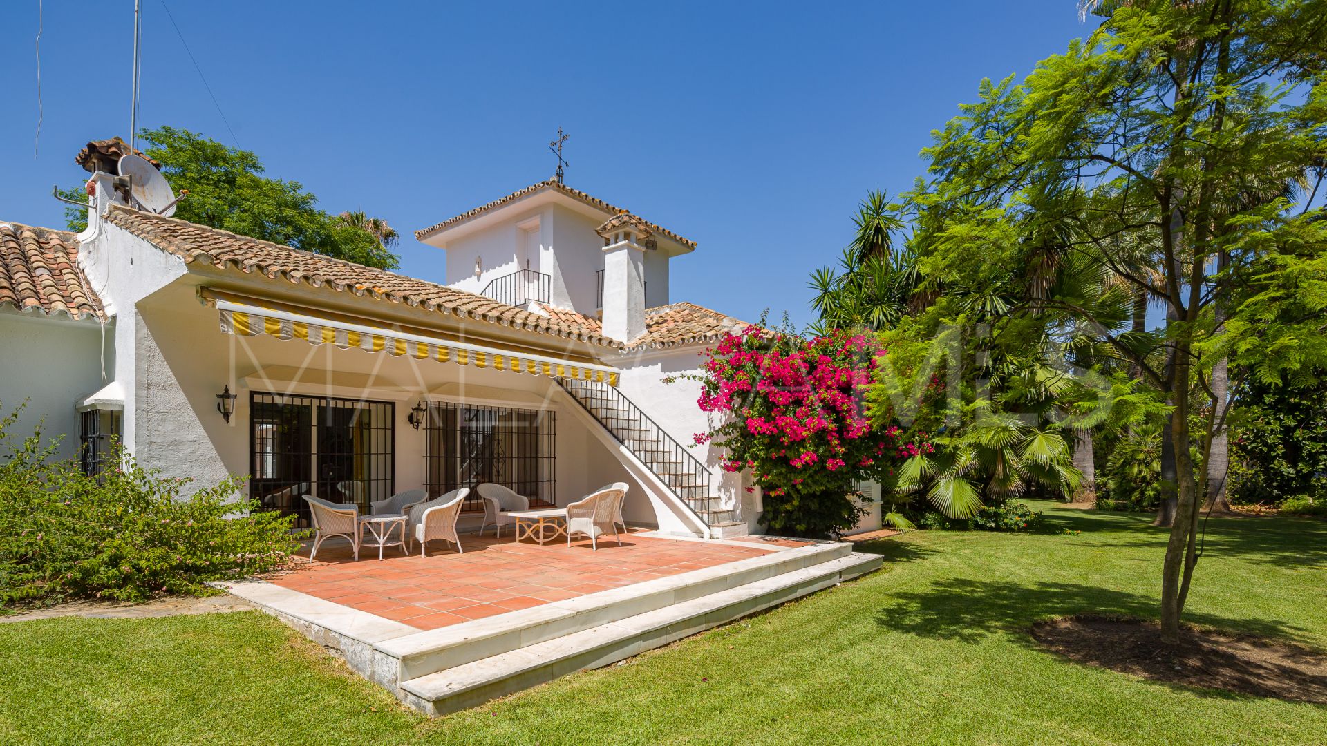 Villa for sale in Guadalmina Baja