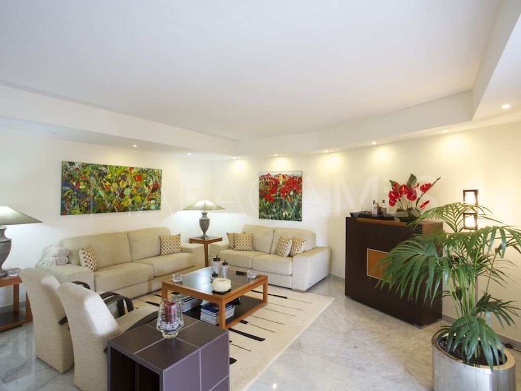 3 bedrooms apartment in Playas del Duque for sale