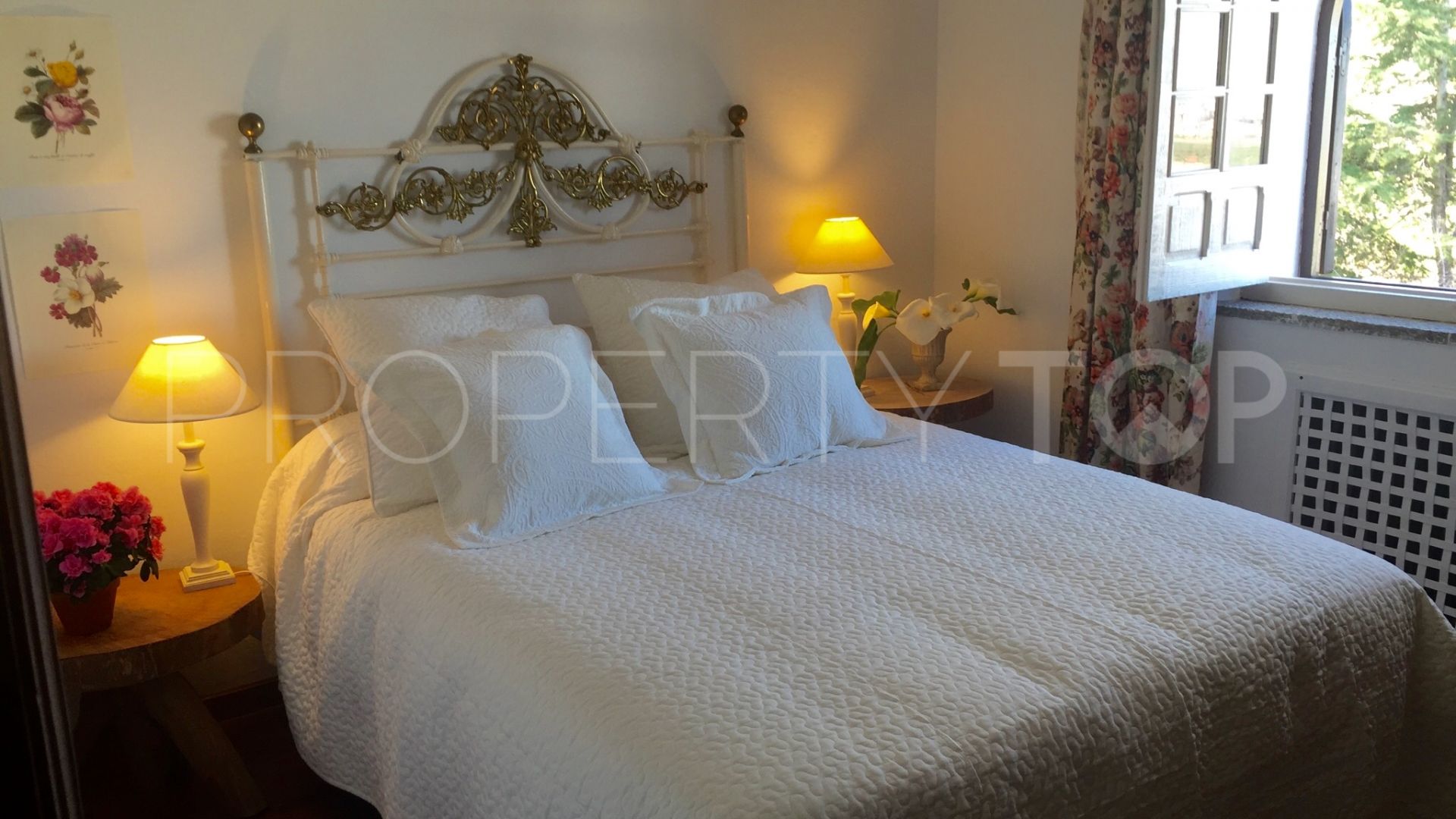 Buy 7 bedrooms villa in Algeciras