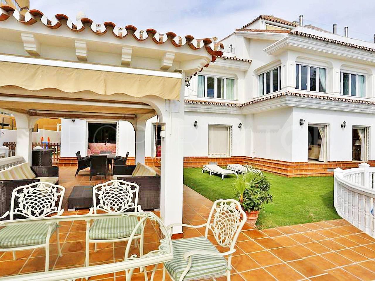 Villa con 9 dormitorios en venta en Benalmadena Costa