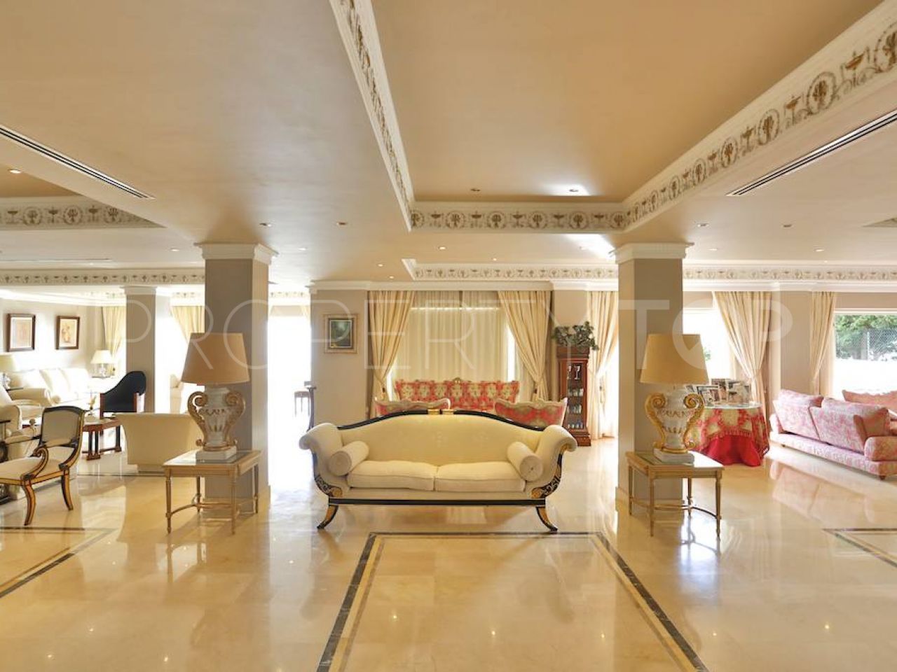Villa con 9 dormitorios en venta en Benalmadena Costa