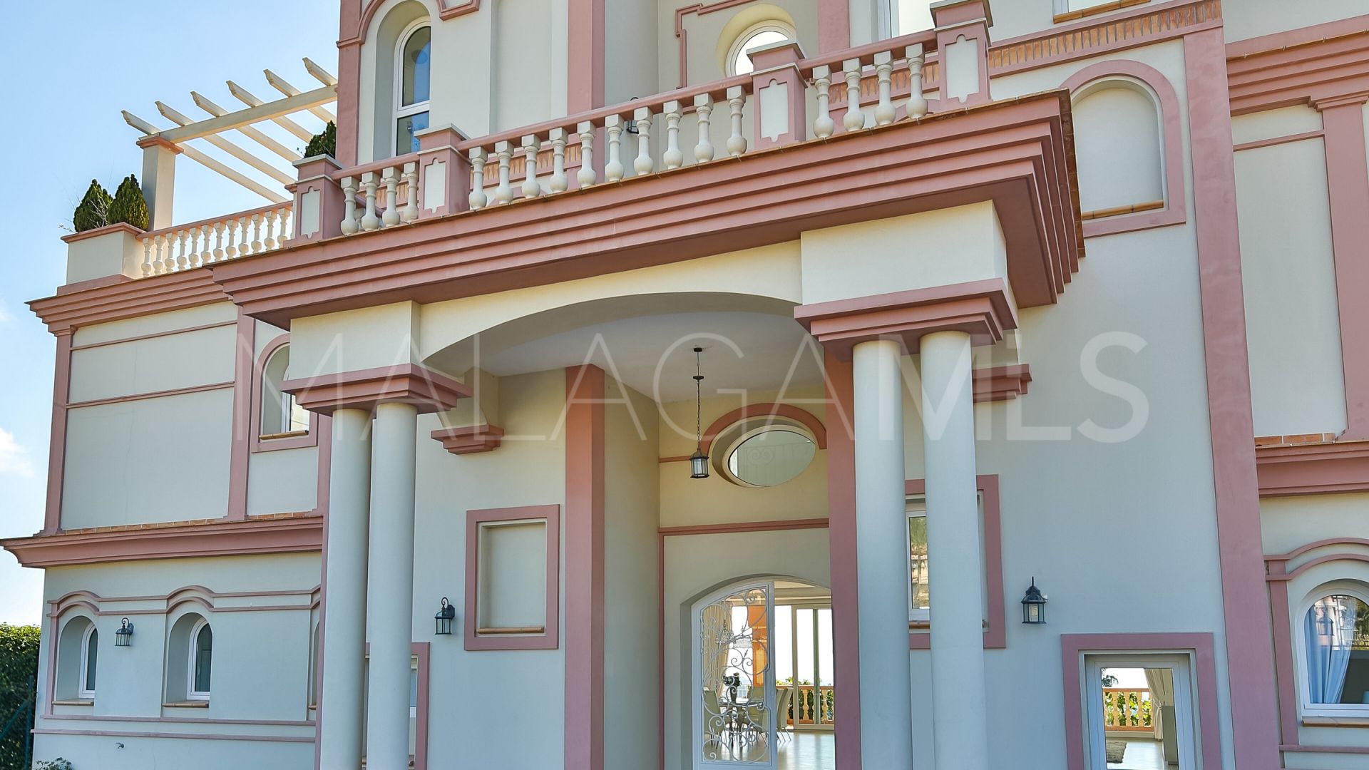 Se vende villa in Los Flamingos Golf with 8 bedrooms