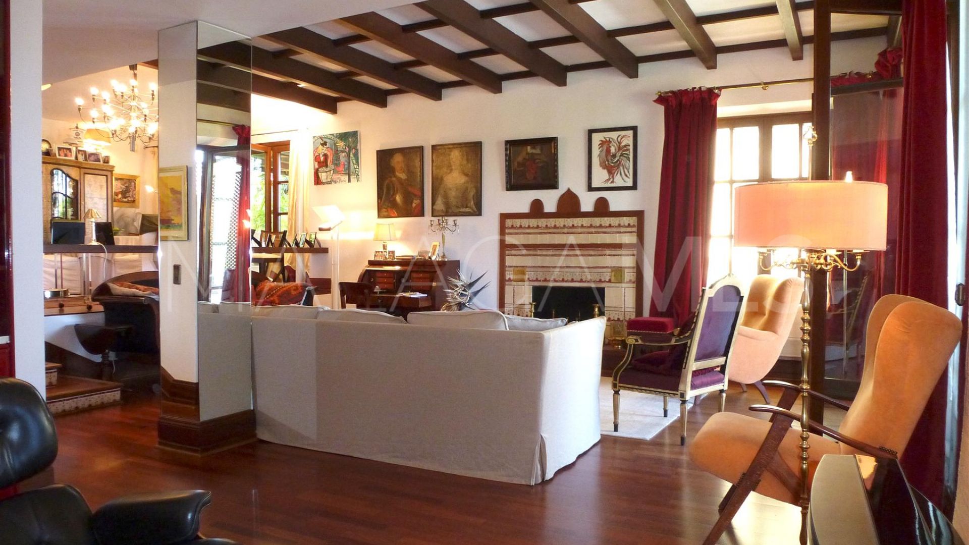 Villa for sale in Elviria