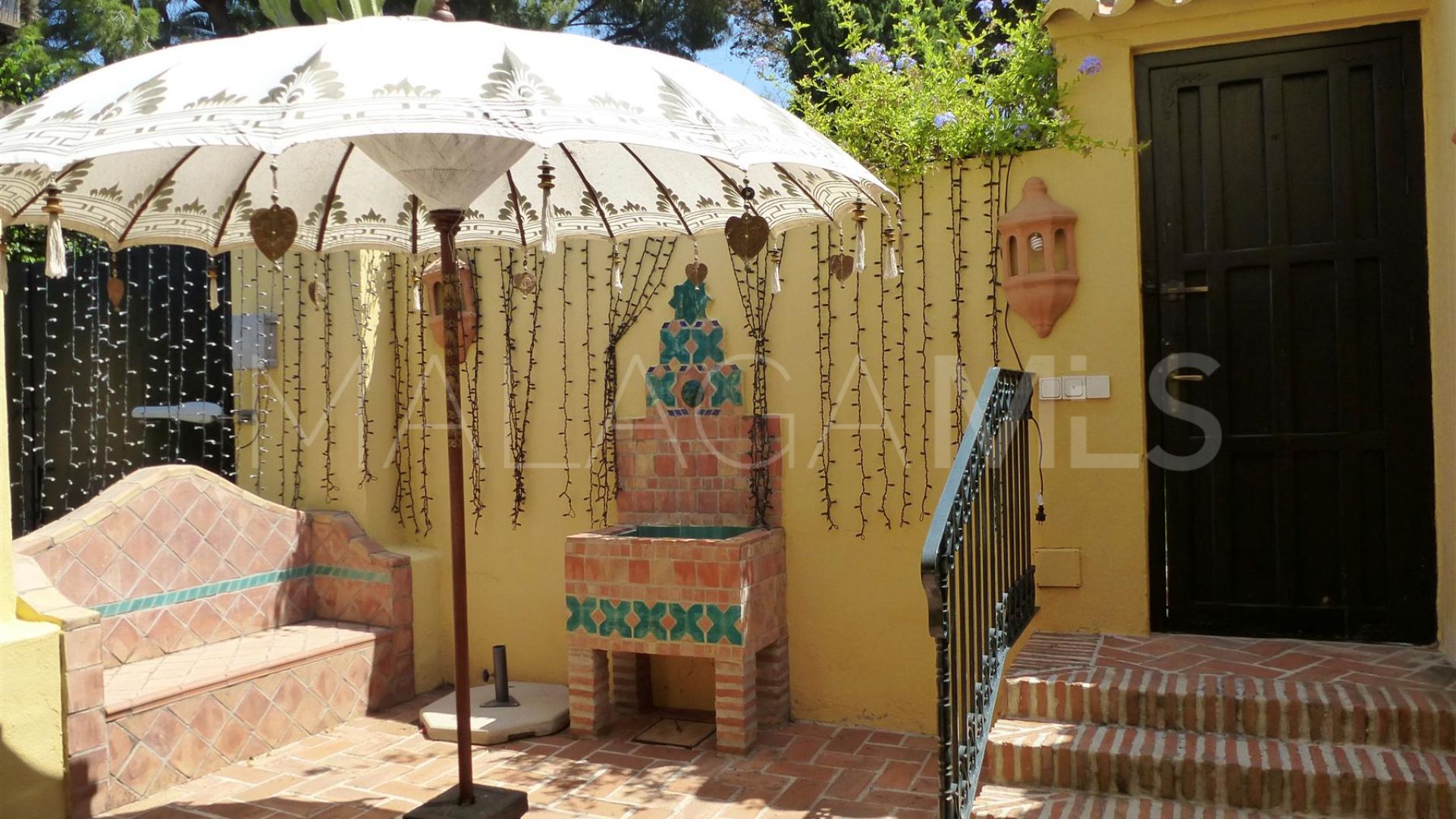 Villa for sale in Elviria