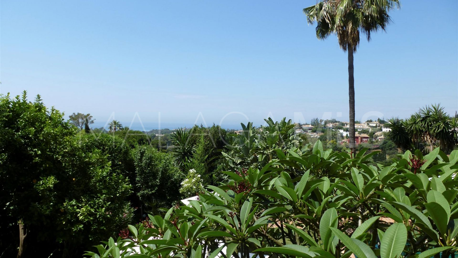 Villa for sale in Elviria