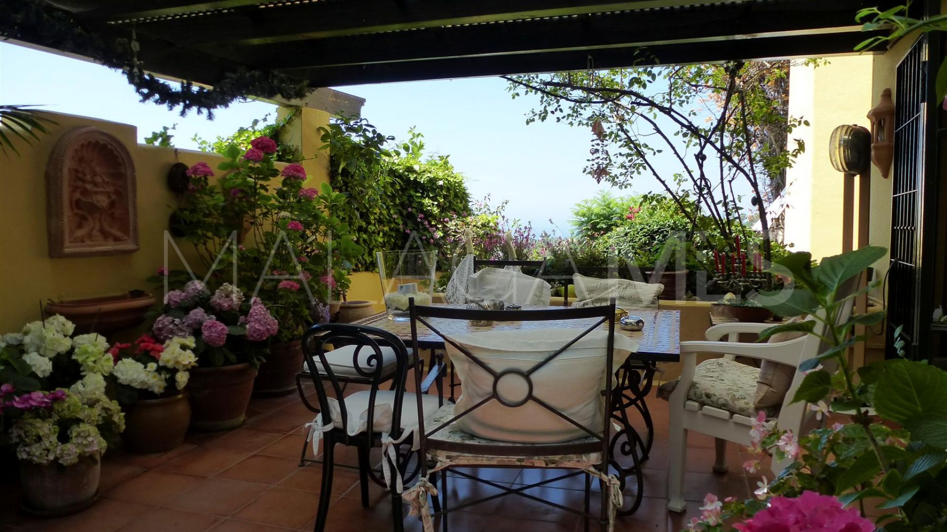 Villa for sale in Elviria