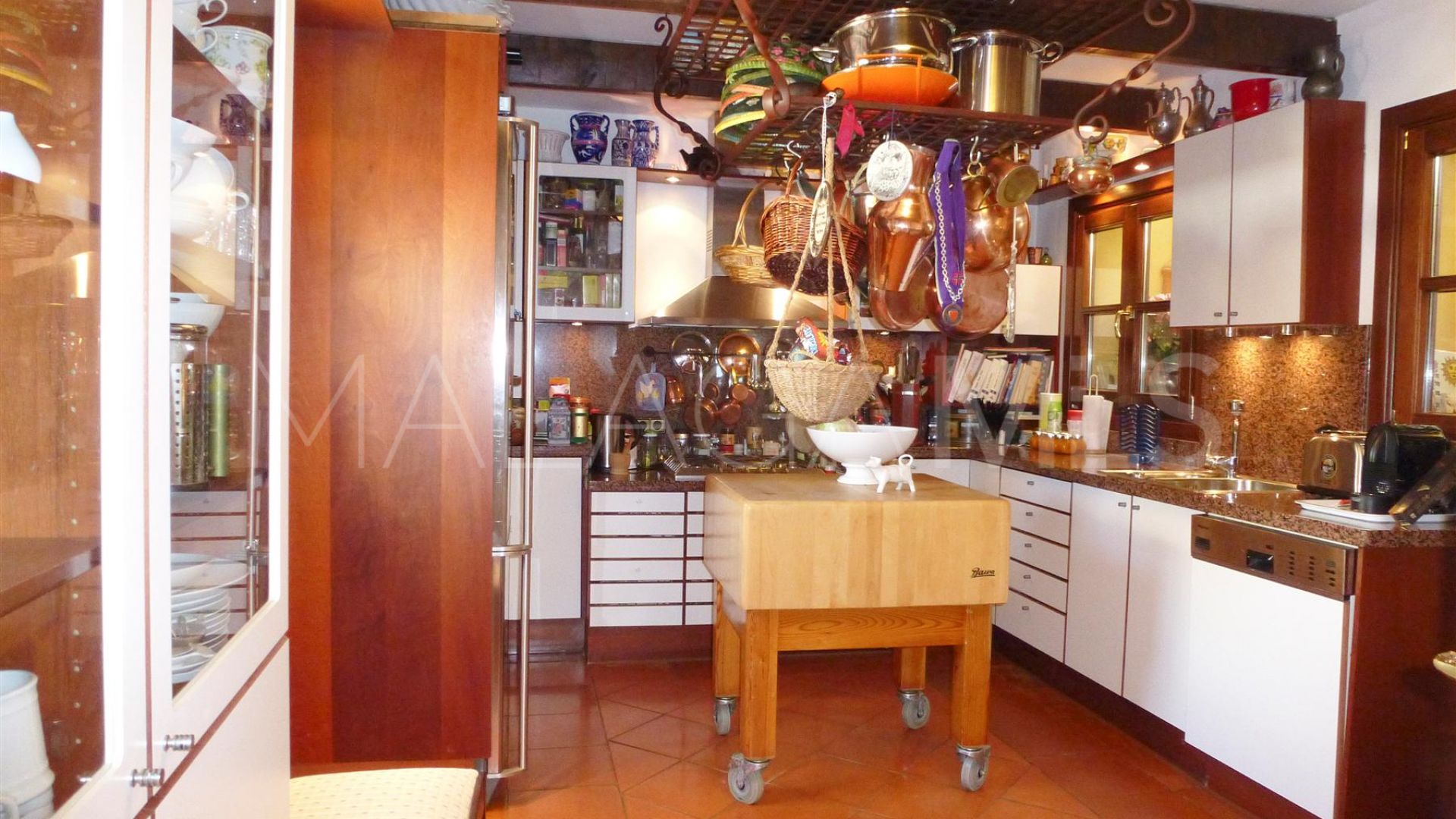 Villa for sale in Elviria