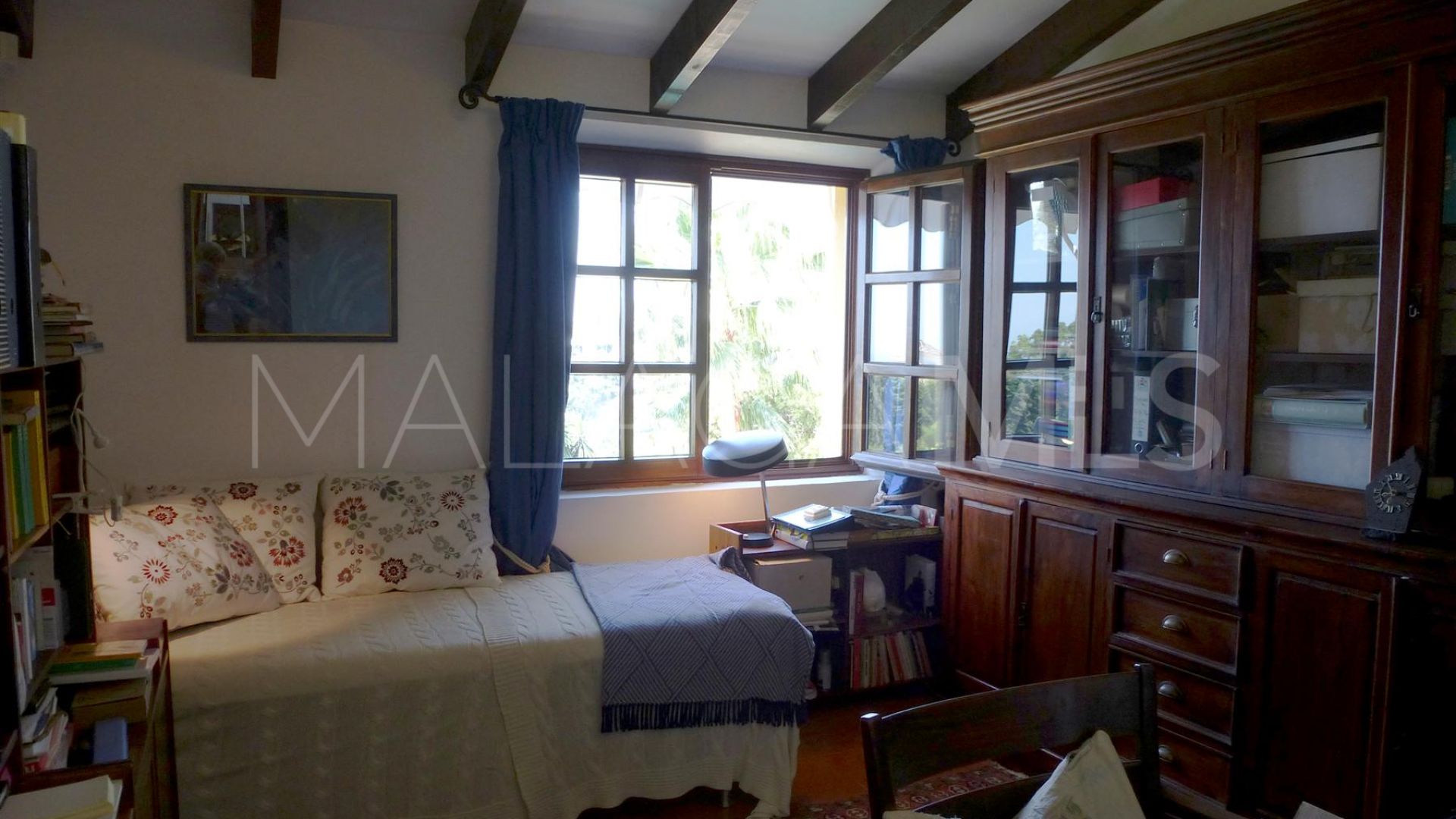 Villa for sale in Elviria