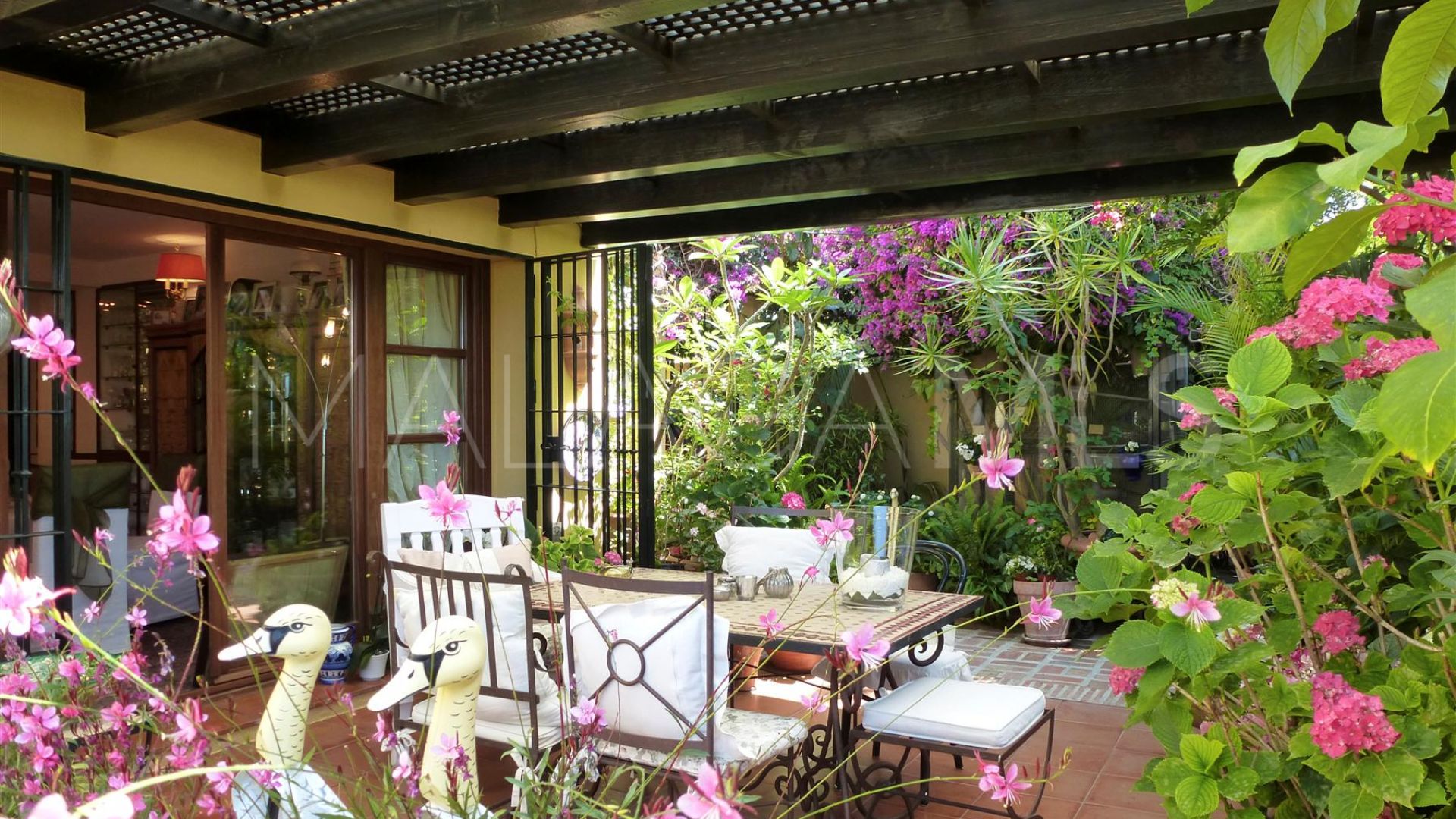 Villa for sale in Elviria