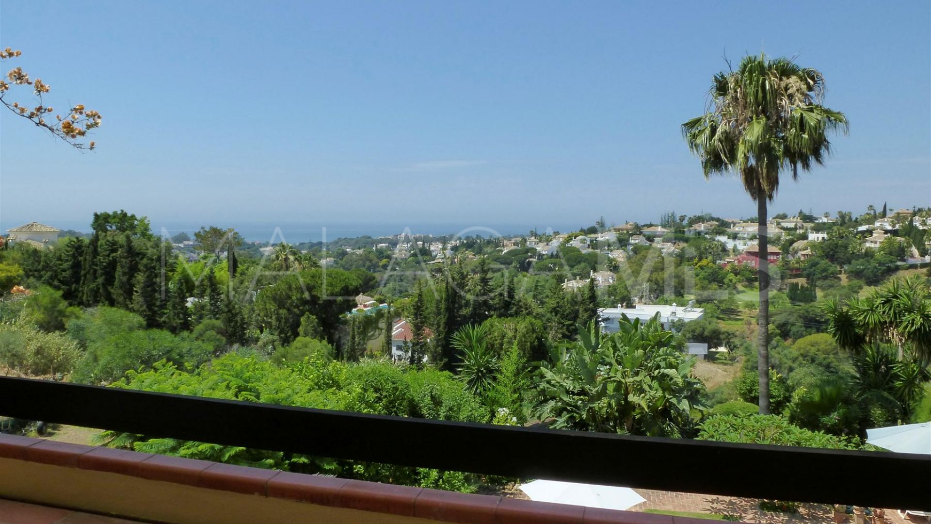 Villa for sale in Elviria