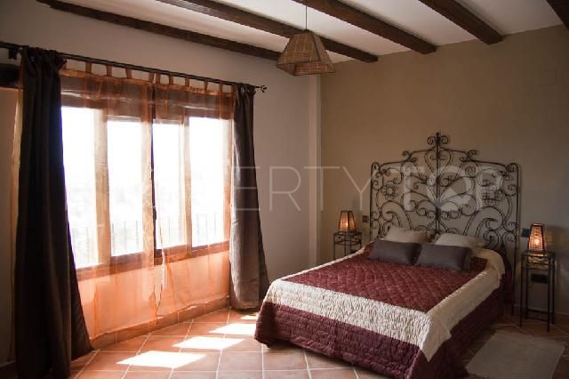 For sale Granada hotel with 8 bedrooms