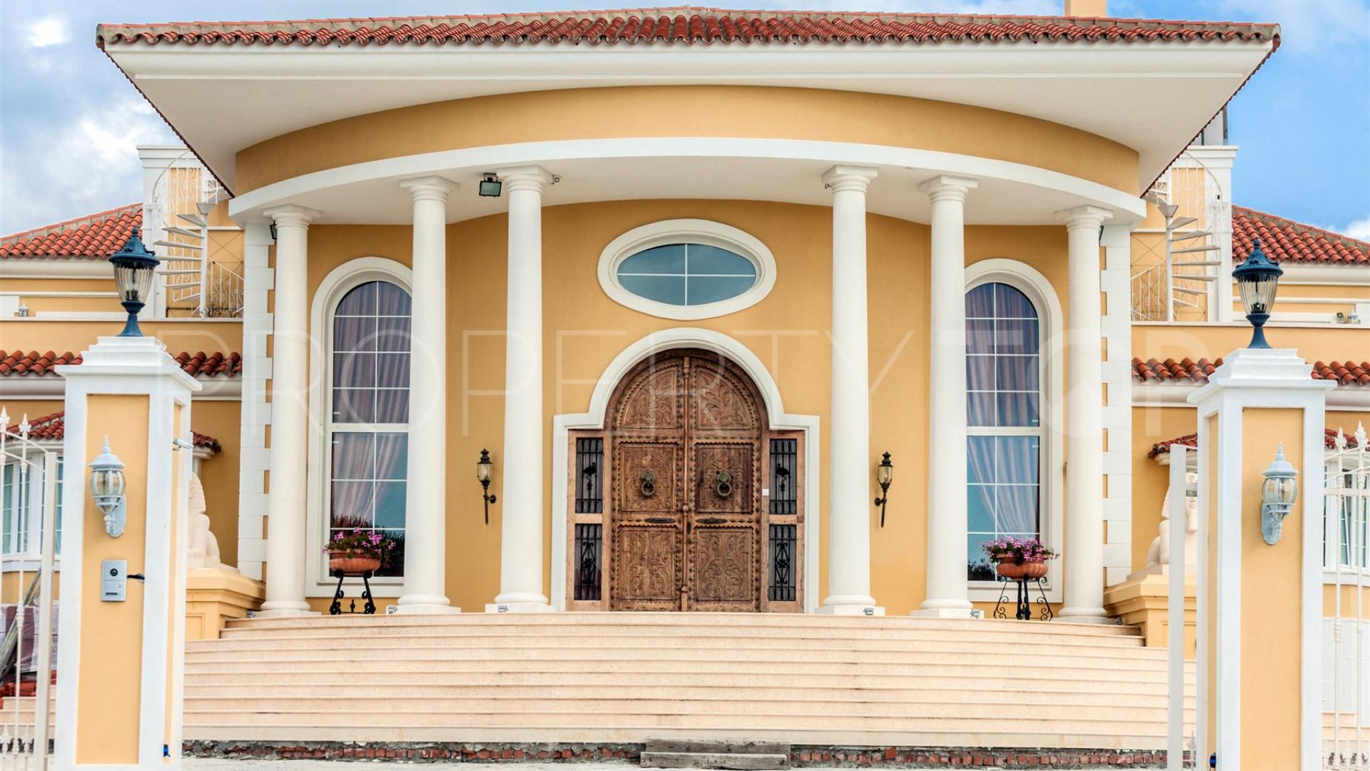 Villa for sale in Sotogrande Alto with 5 bedrooms