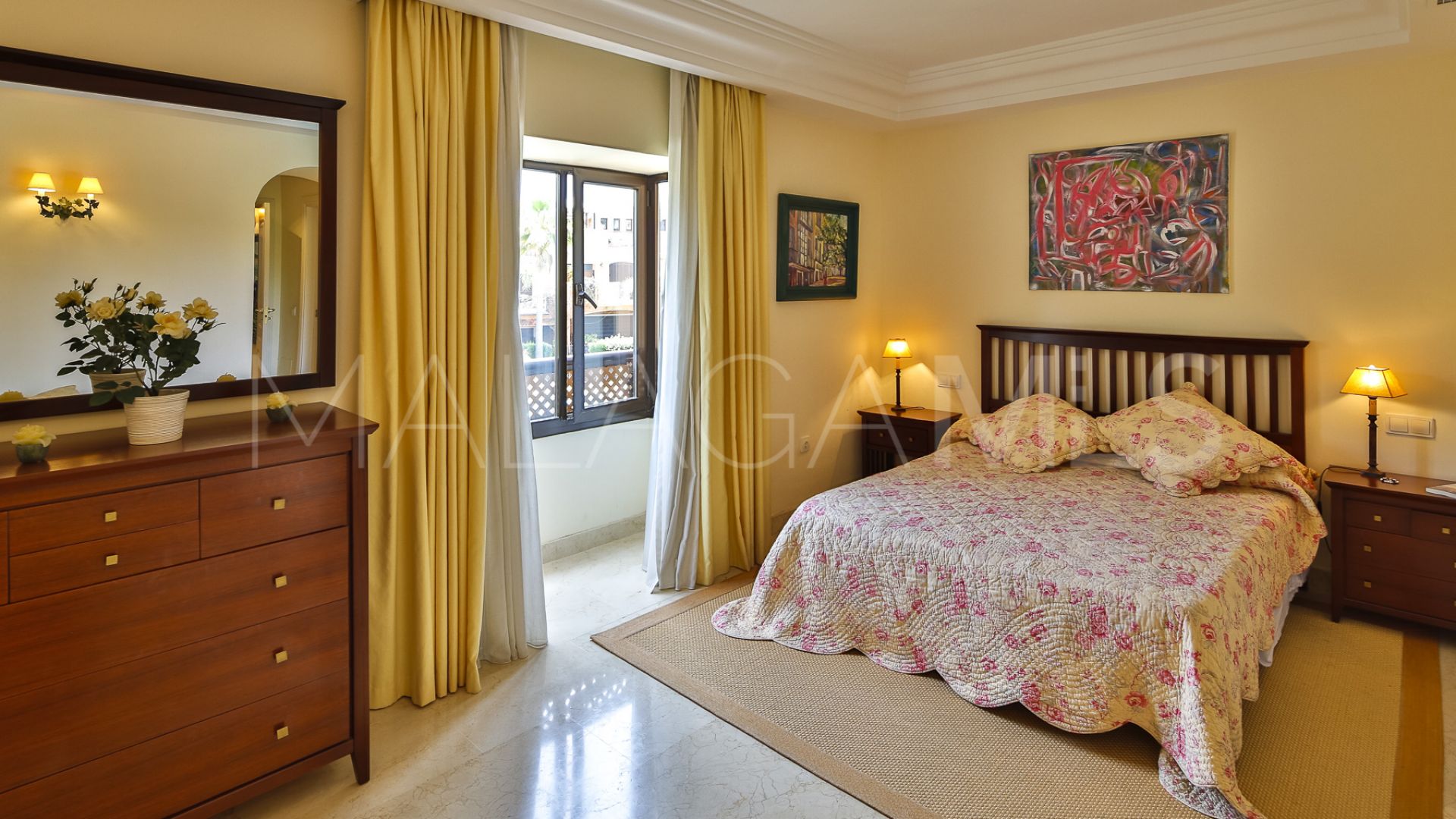 Se vende adosado de 2 bedrooms in Bahia de Marbella