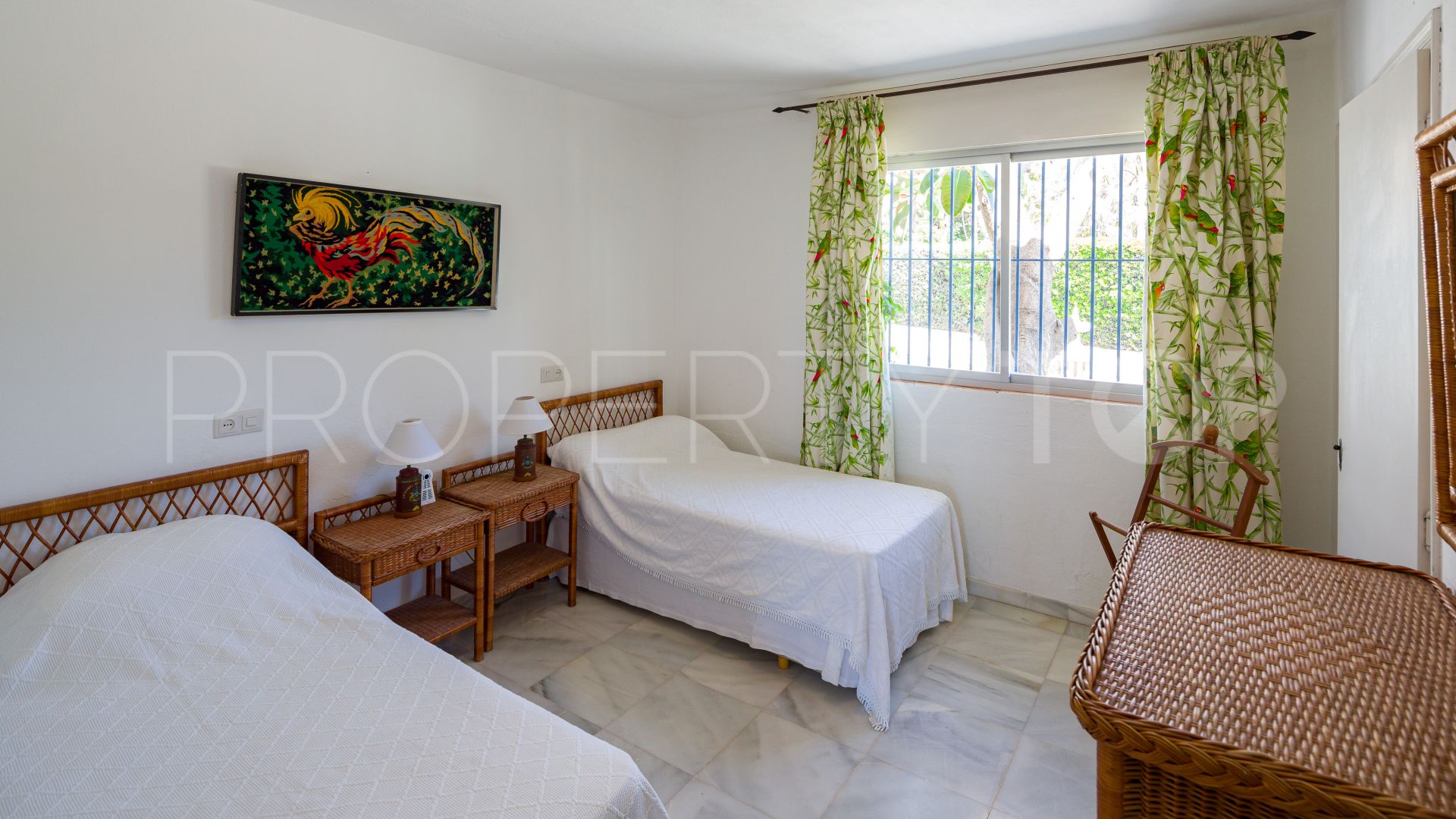 Se vende villa de 4 dormitorios en Guadalmina Baja