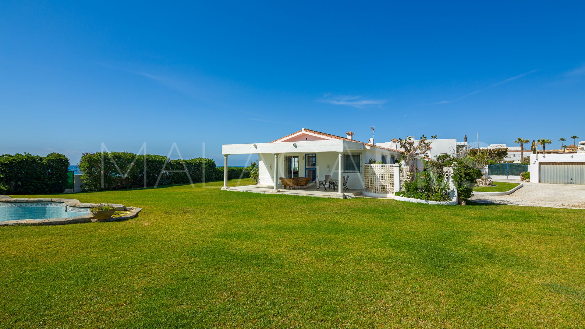 Villa for sale in Guadalmina Baja