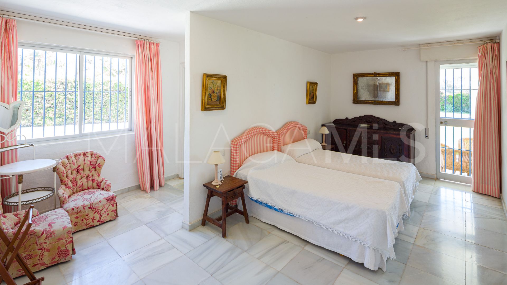 For sale Guadalmina Baja villa with 4 bedrooms