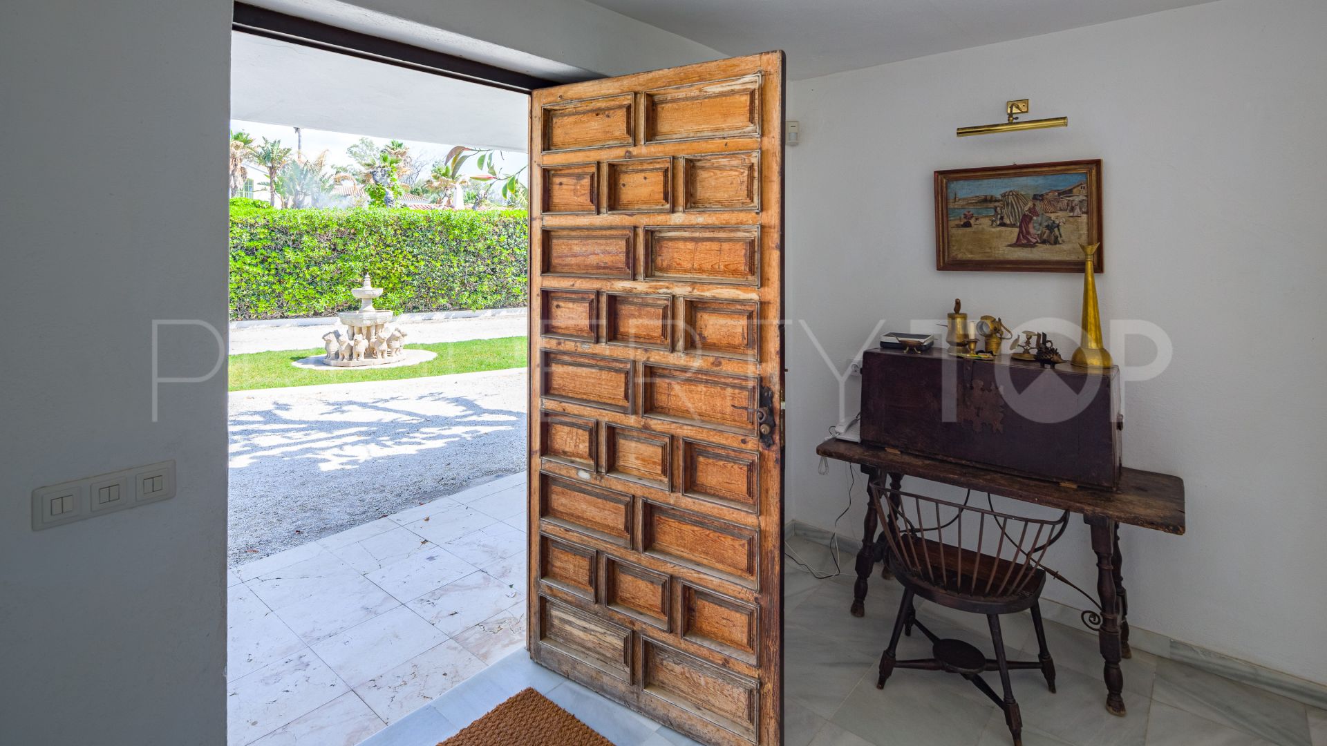 Se vende villa de 4 dormitorios en Guadalmina Baja