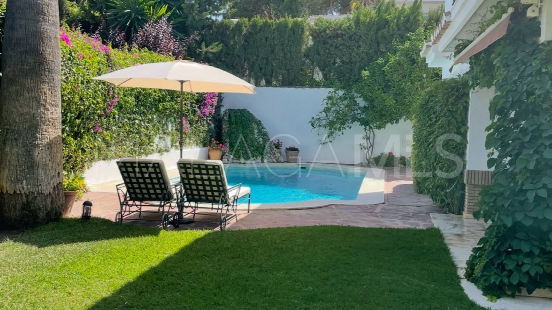 Villa for sale in Los Monteros