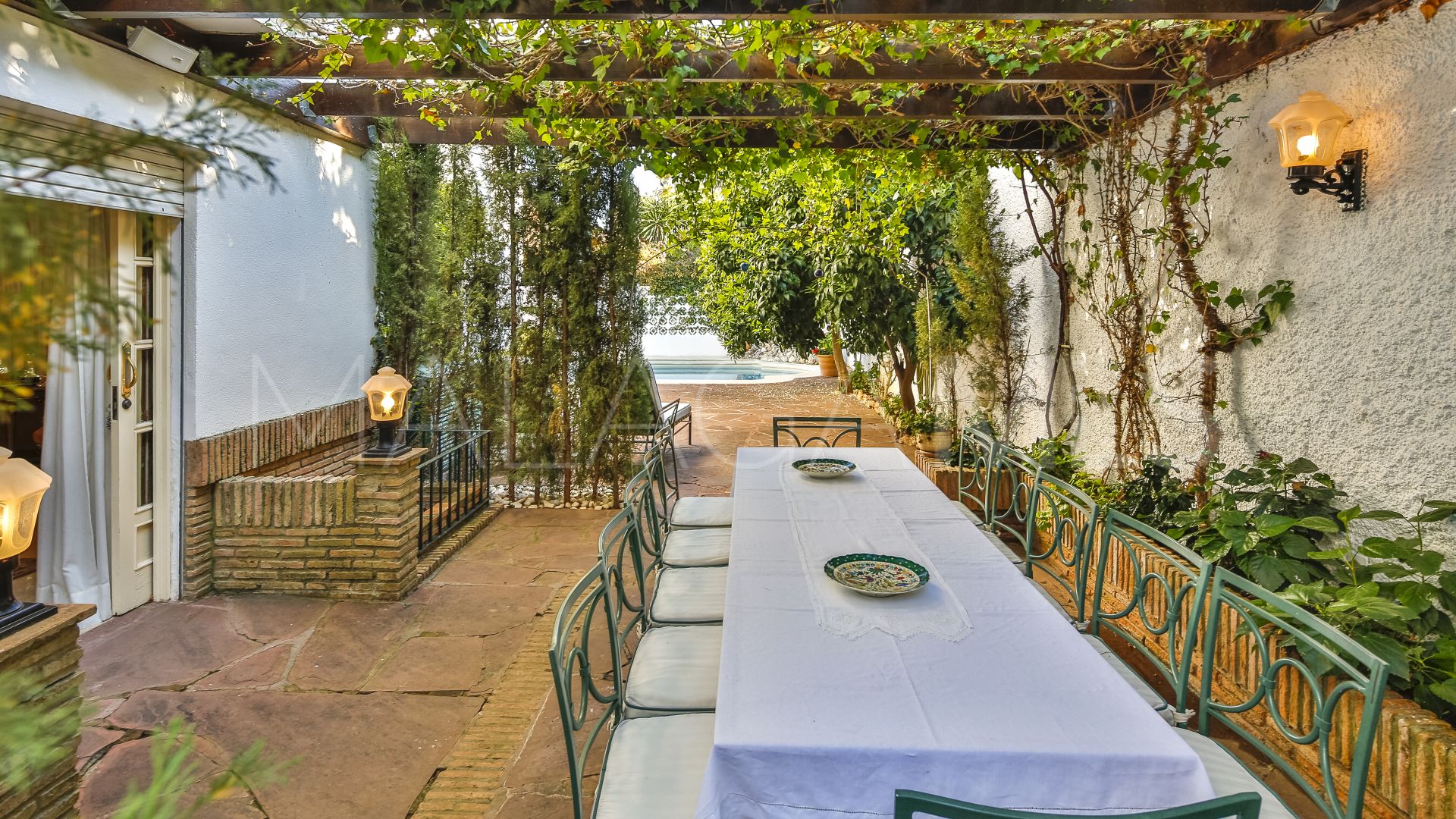 Villa for sale in Los Monteros