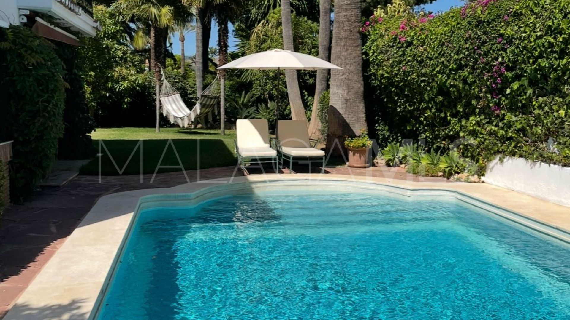 Villa for sale in Los Monteros